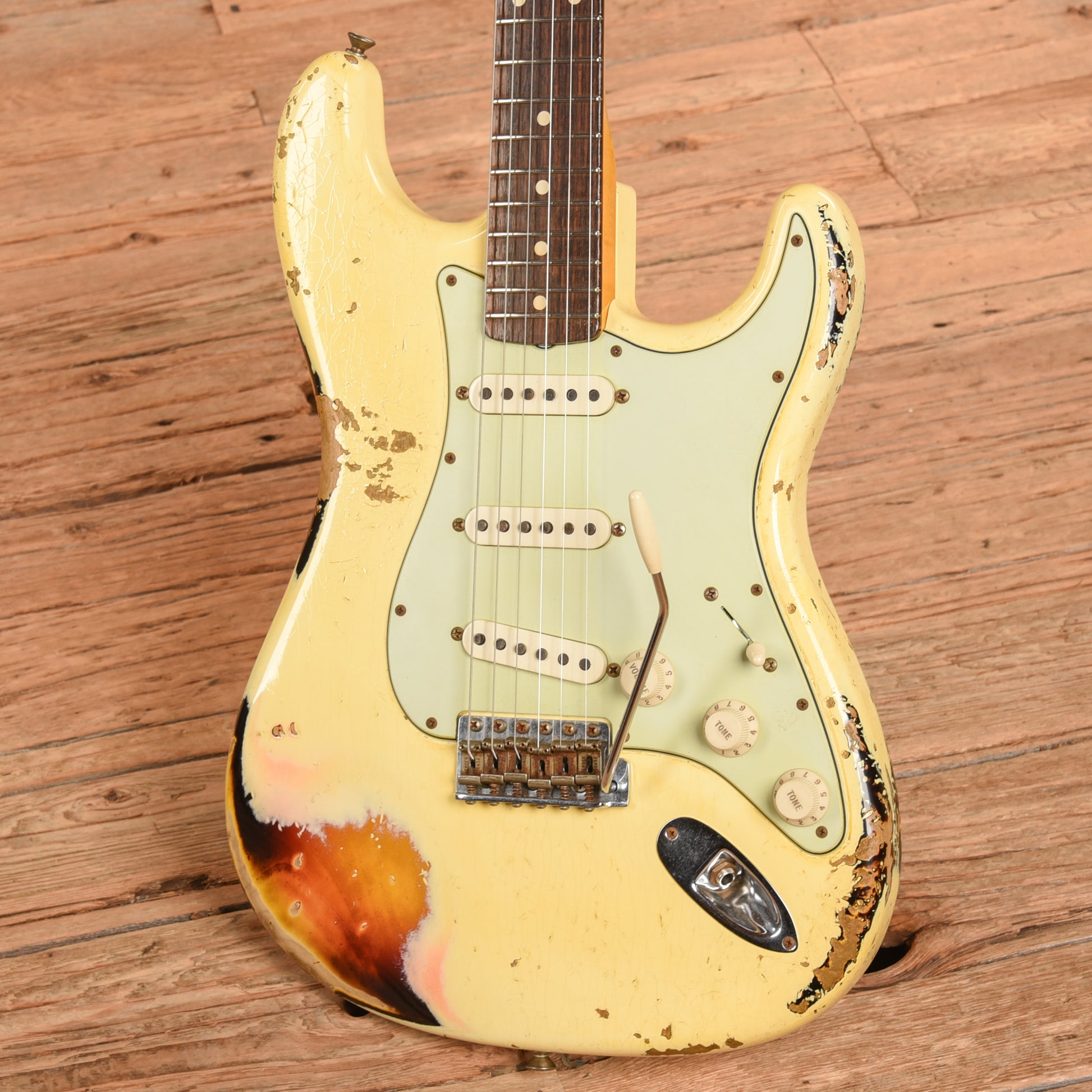 Fender Custom '60 Stratocater Heavy Relic White Over Sunburst - Dave Amato of REO Speedwagon Electric Guitars / Solid Body