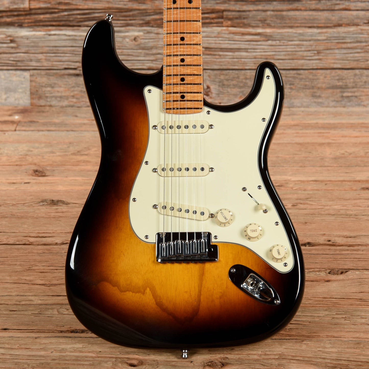Fender Custom Classic Stratocaster Sunburst 2007 Electric Guitars / Solid Body