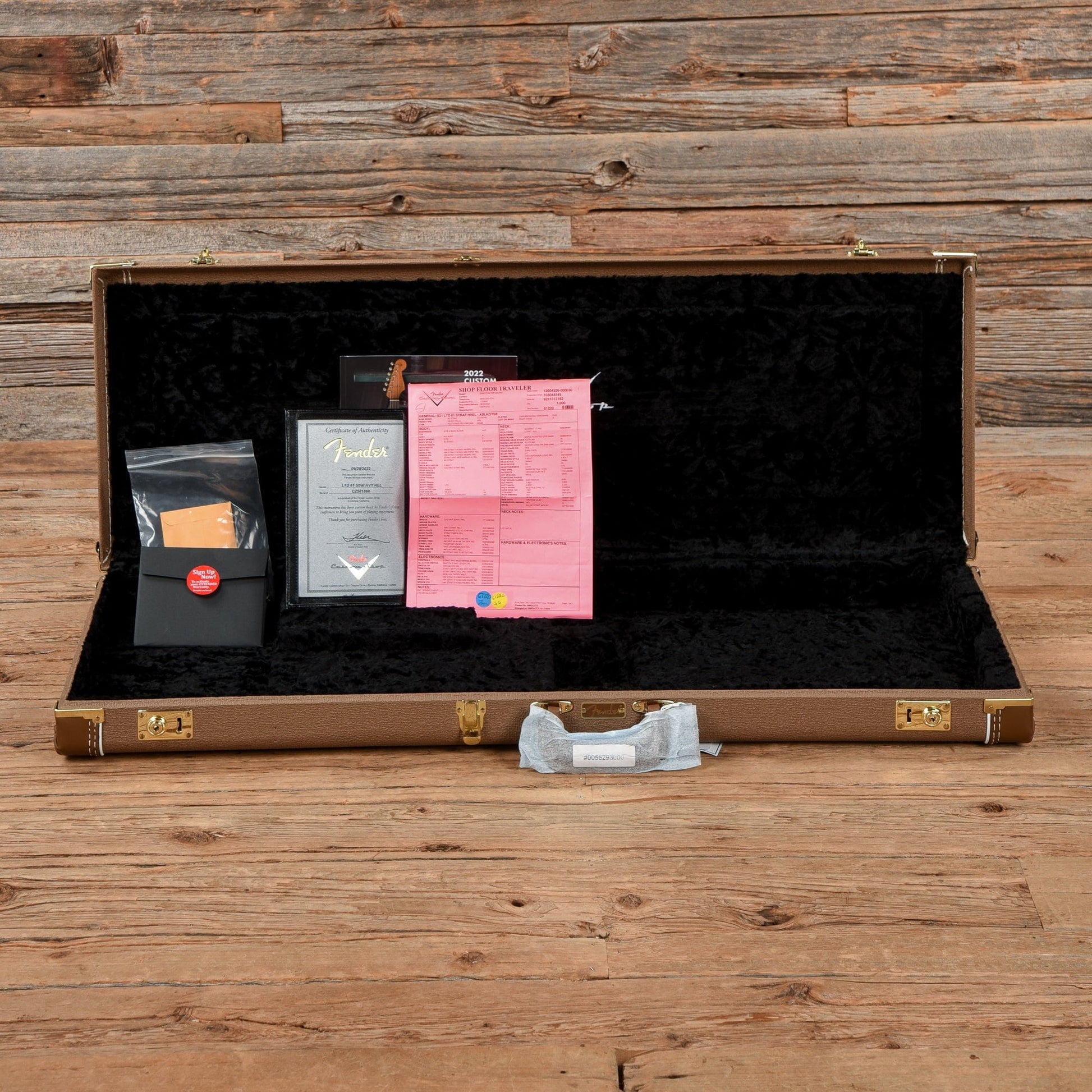 Fender Custom Shop 61 Stratocaster Heavy Relic Black Over Sunburst Electric Guitars / Solid Body