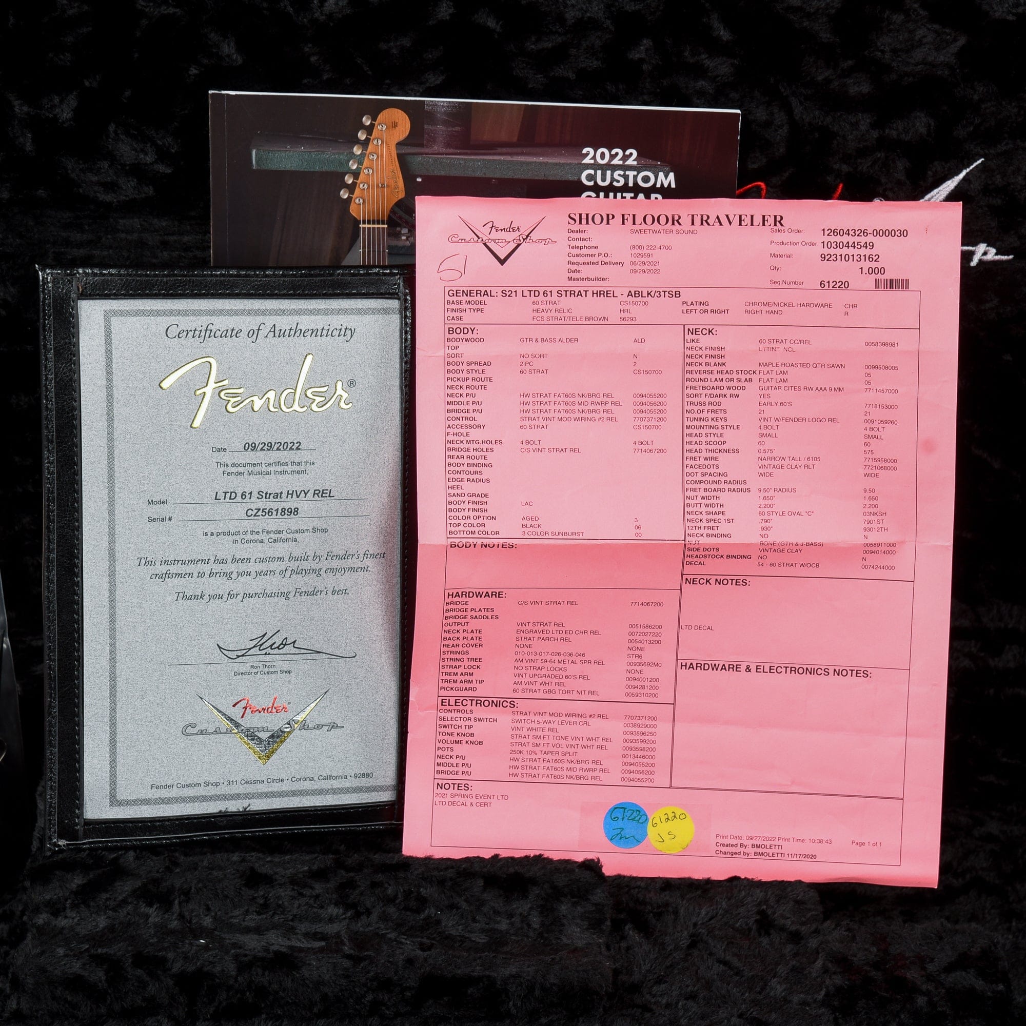 Fender Custom Shop 61 Stratocaster Heavy Relic Black Over Sunburst Electric Guitars / Solid Body