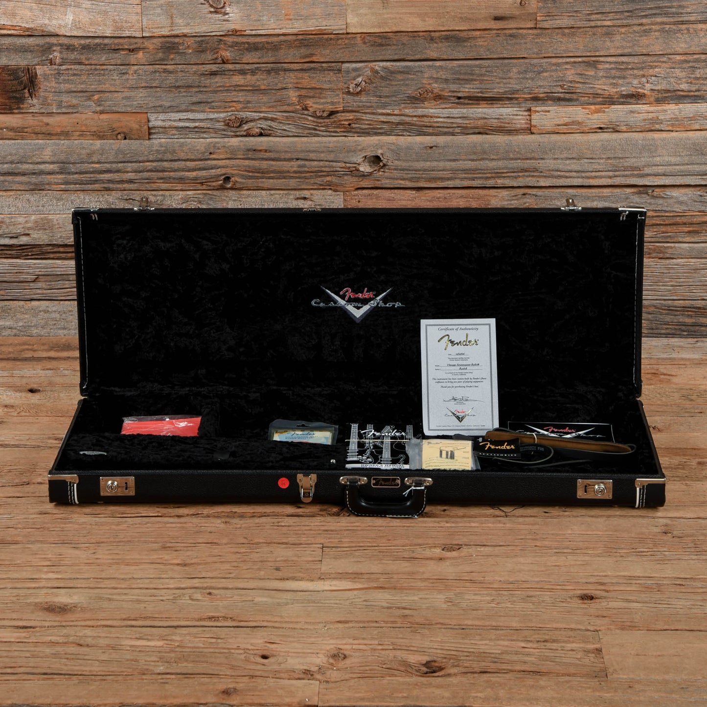 Fender Custom Shop '69 Stratocaster Relic Shell Pink 2006 Electric Guitars / Solid Body