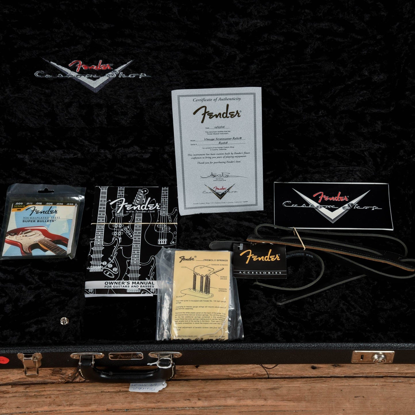 Fender Custom Shop '69 Stratocaster Relic Shell Pink 2006 Electric Guitars / Solid Body