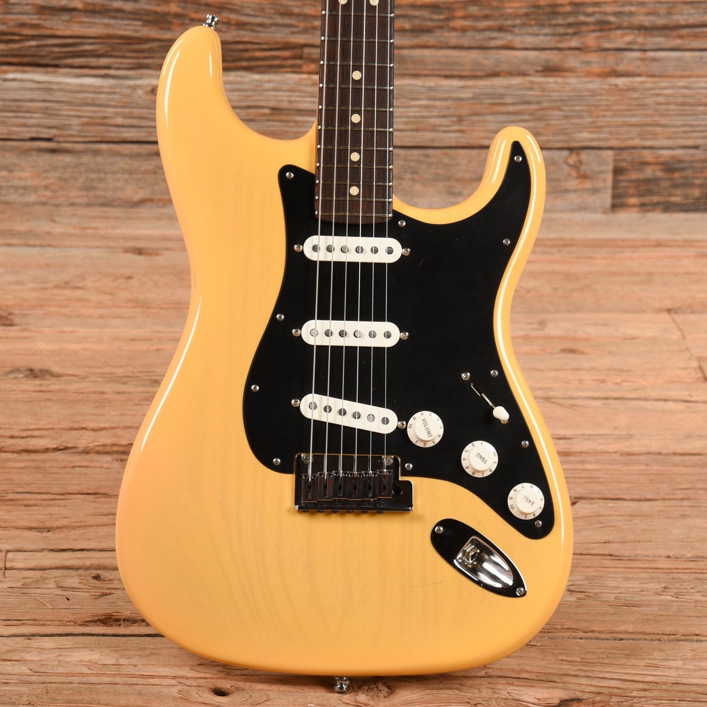 Fender Custom Shop Custom Deluxe Stratocaster Blonde 2010 Electric Guitars / Solid Body
