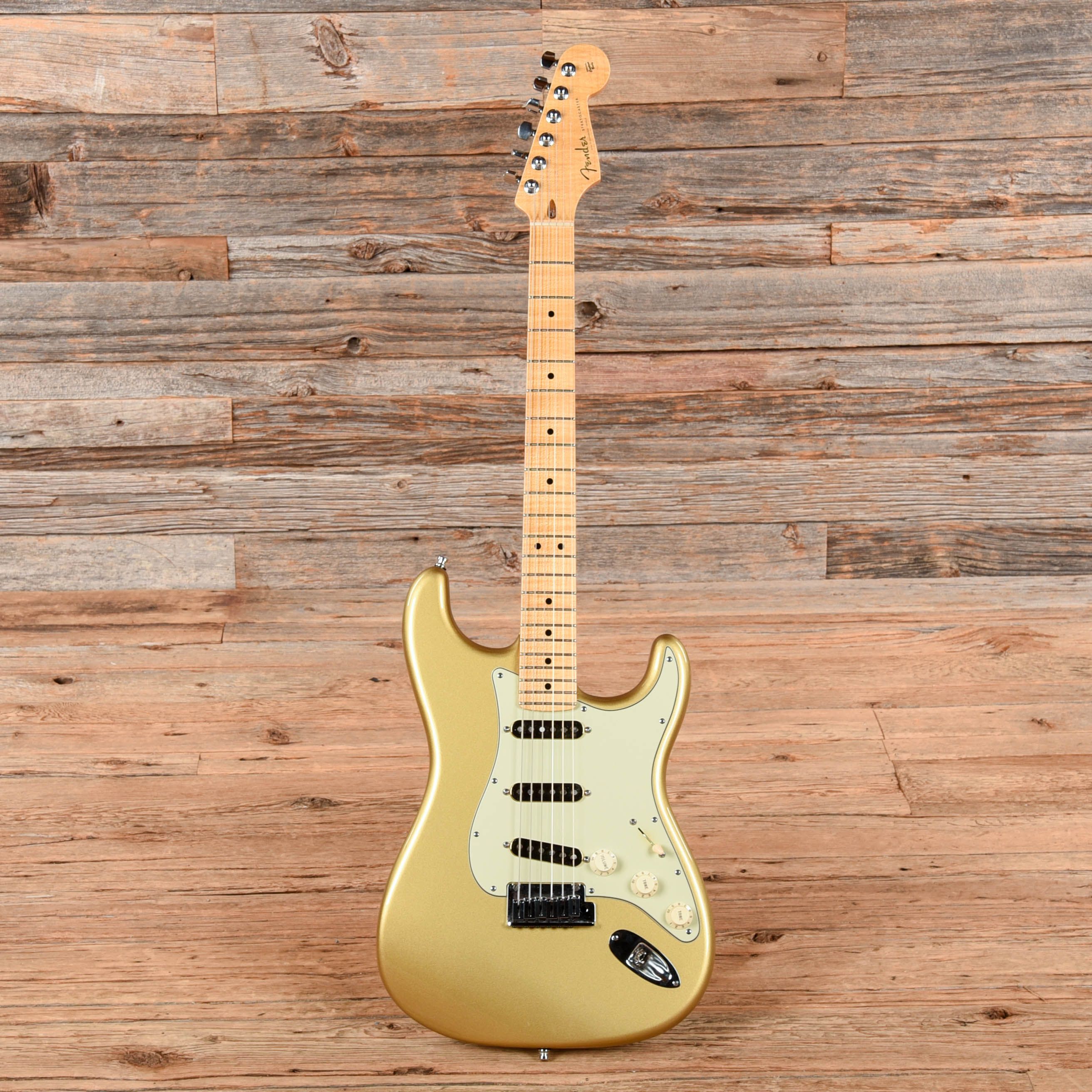 Fender Custom Shop Custom Deluxe Stratocaster HLE Gold 2009 Electric Guitars / Solid Body