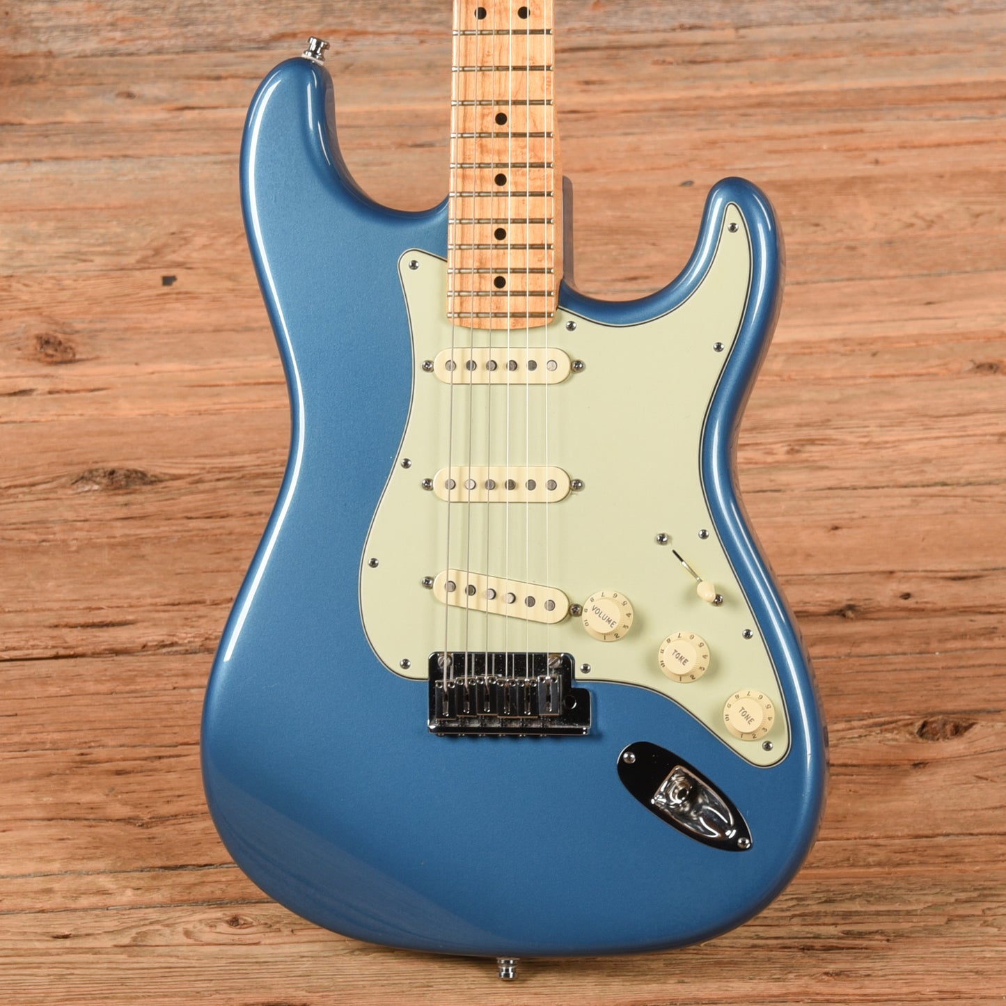 Fender Custom Shop Custom Deluxe Stratocaster Lake Placid Blue 2011 Electric Guitars / Solid Body