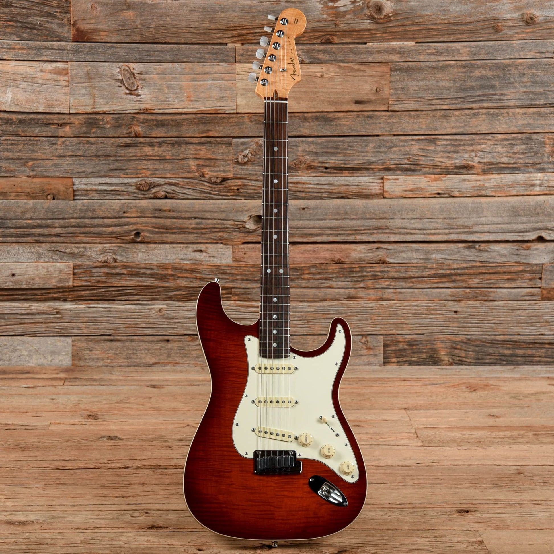 Fender Custom Shop Custom Deluxe Stratocaster Sunburst 2011 Electric Guitars / Solid Body