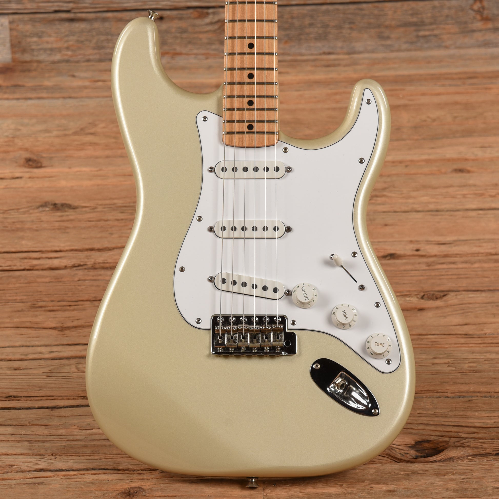 Fender Deluxe Powerhouse Stratocaster Blizzard Pearl 2005 Electric Guitars / Solid Body