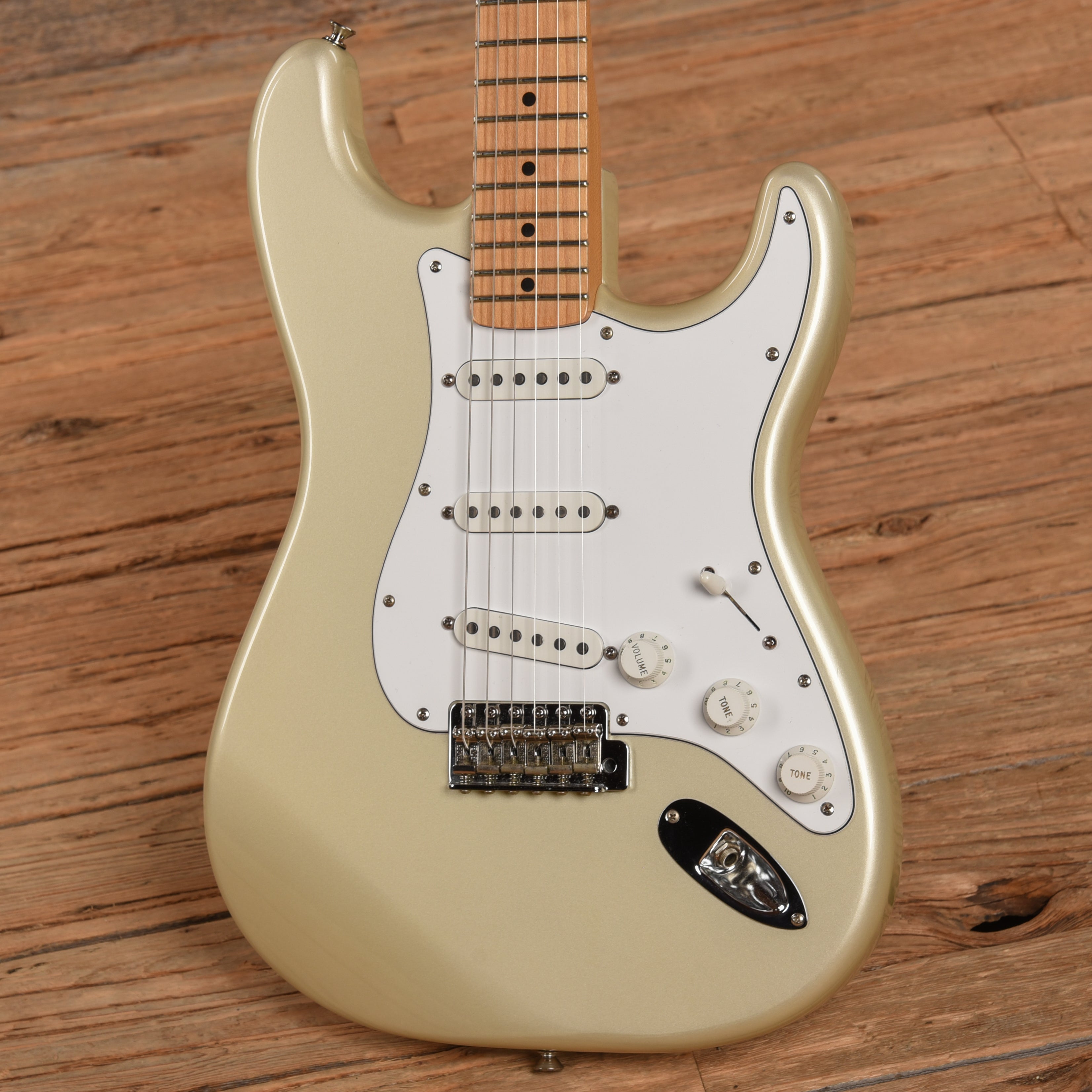 Fender Deluxe Powerhouse Stratocaster Blizzard Pearl 2005 Electric Guitars / Solid Body