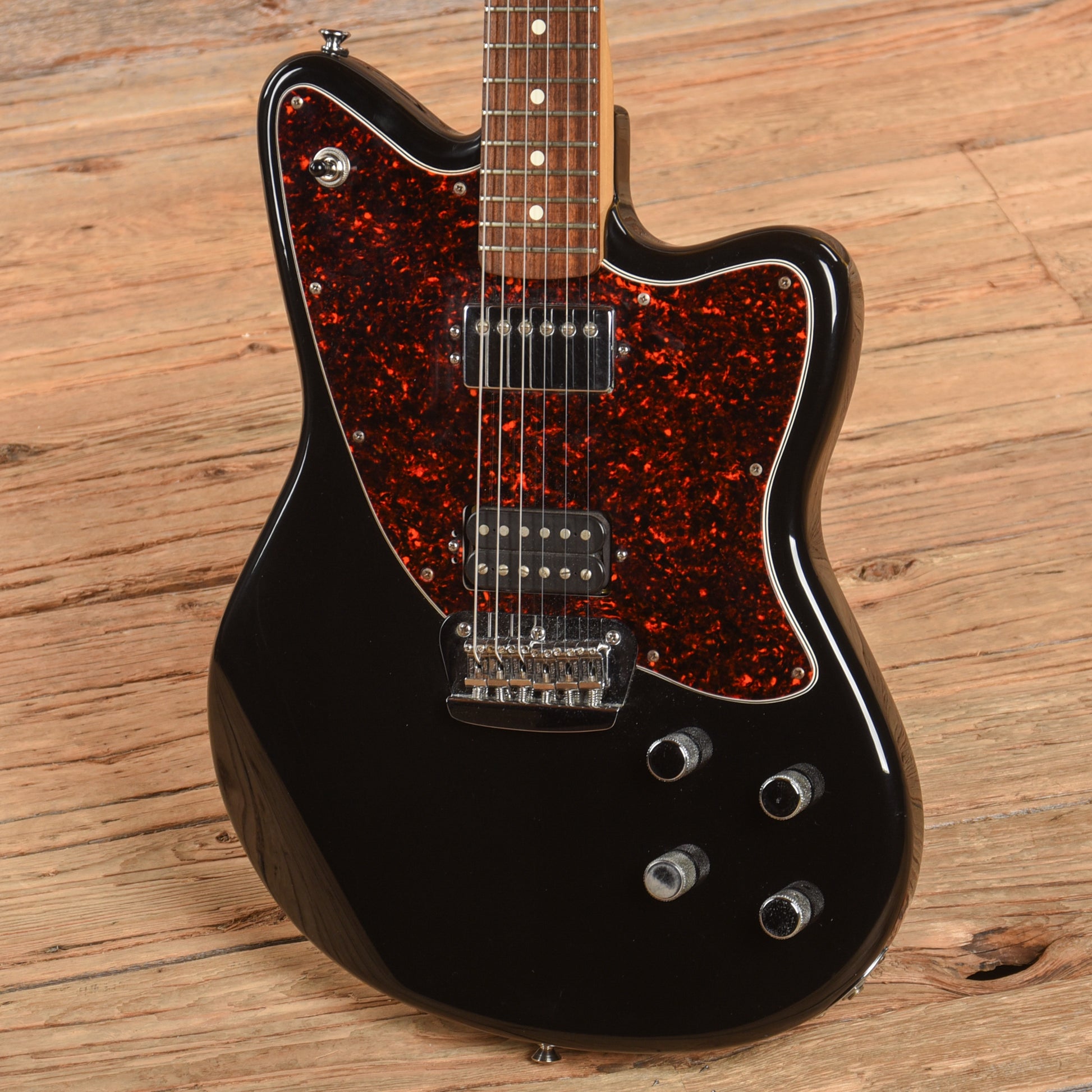 Fender Deluxe Series Toronado Black 2000 Electric Guitars / Solid Body