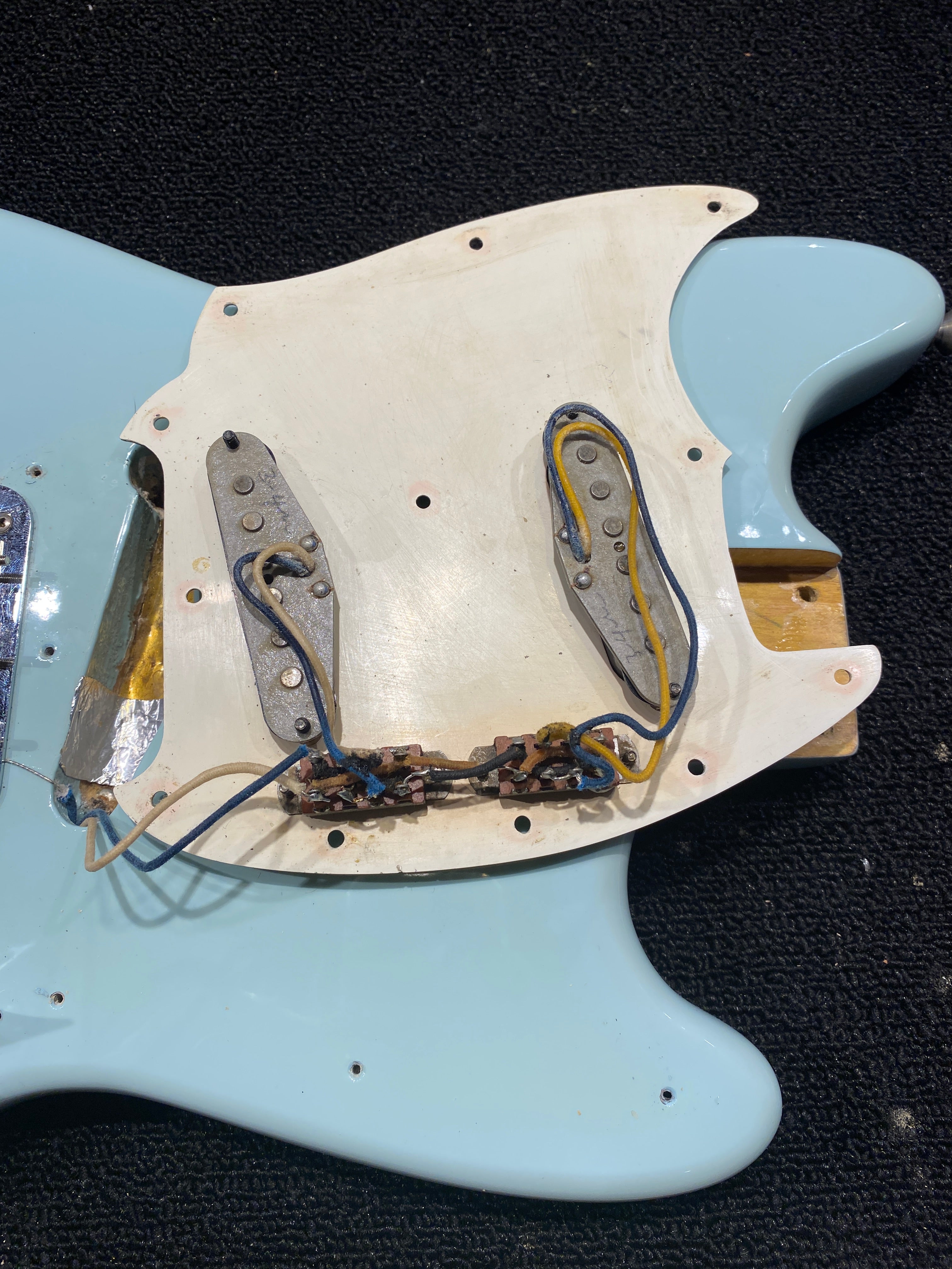 Fender Duo-Sonic II Sonic Blue Refin 1965 Electric Guitars / Solid Body