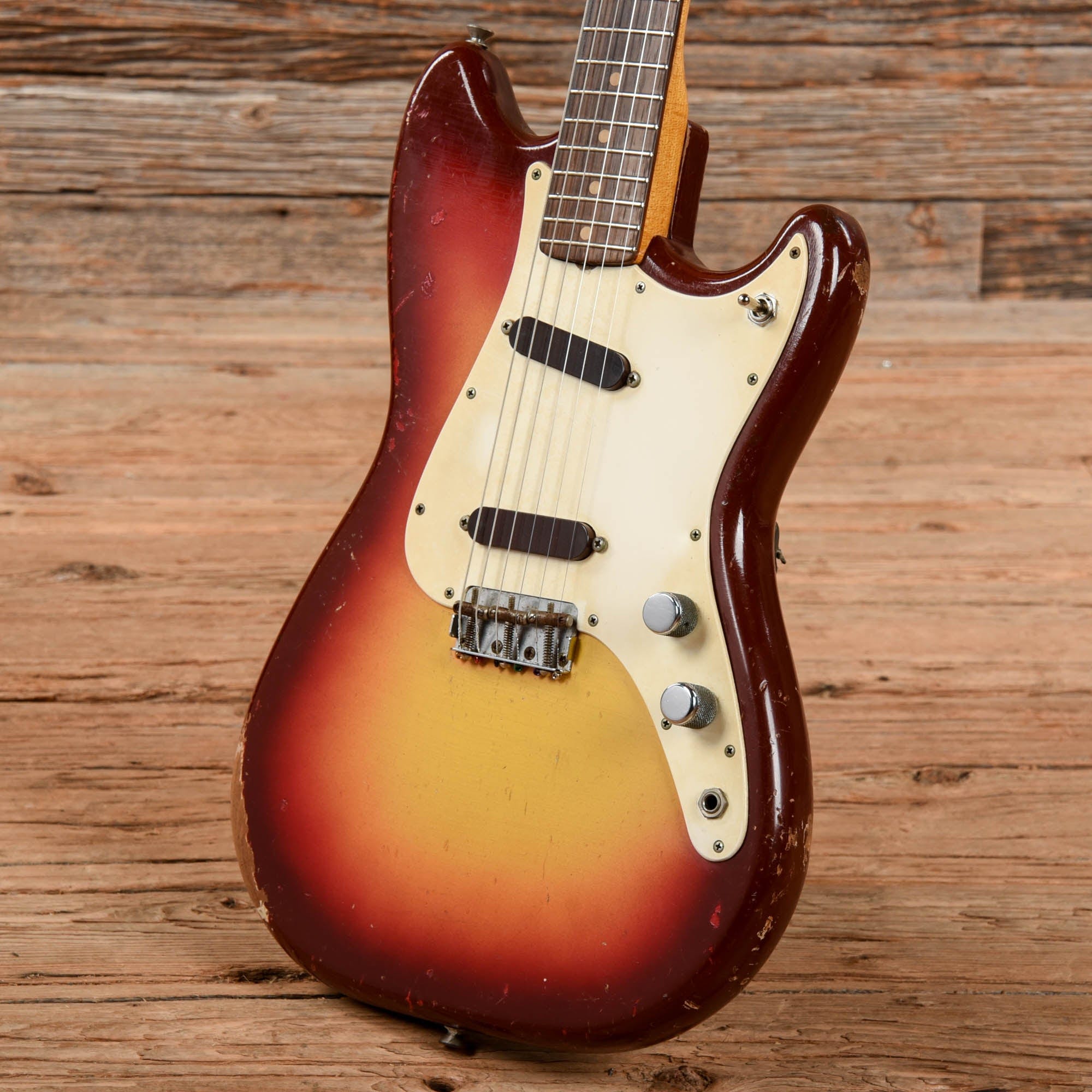 Fender Duo-Sonic Sunburst 1961 Electric Guitars / Solid Body