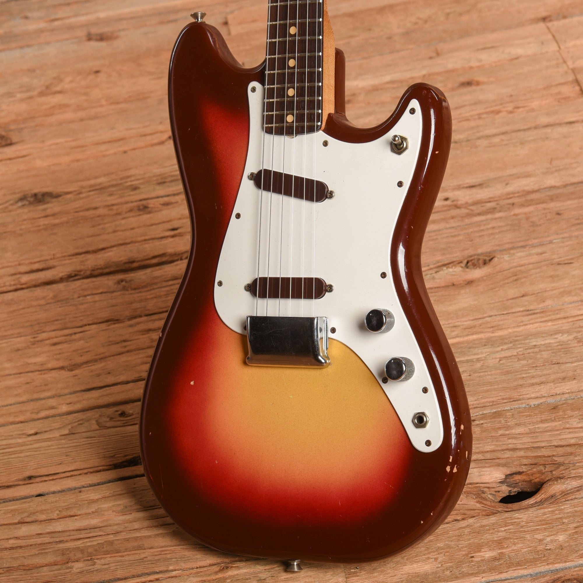 Fender Duo-Sonic Sunburst 1963 Electric Guitars / Solid Body