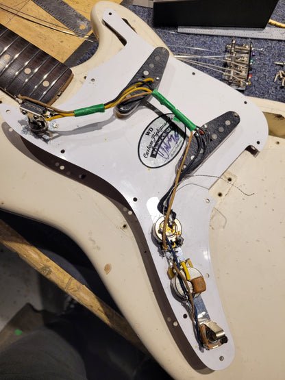 Fender Duo Sonic White Refin 1963 Electric Guitars / Solid Body