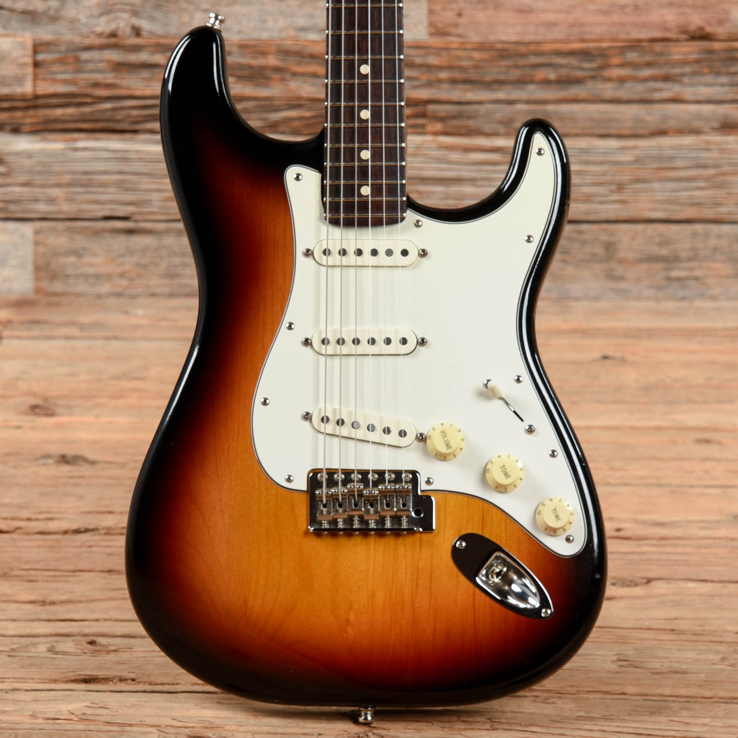 Fender Highway One Stratocaster Sunburst 2006 Electric Guitars / Solid Body