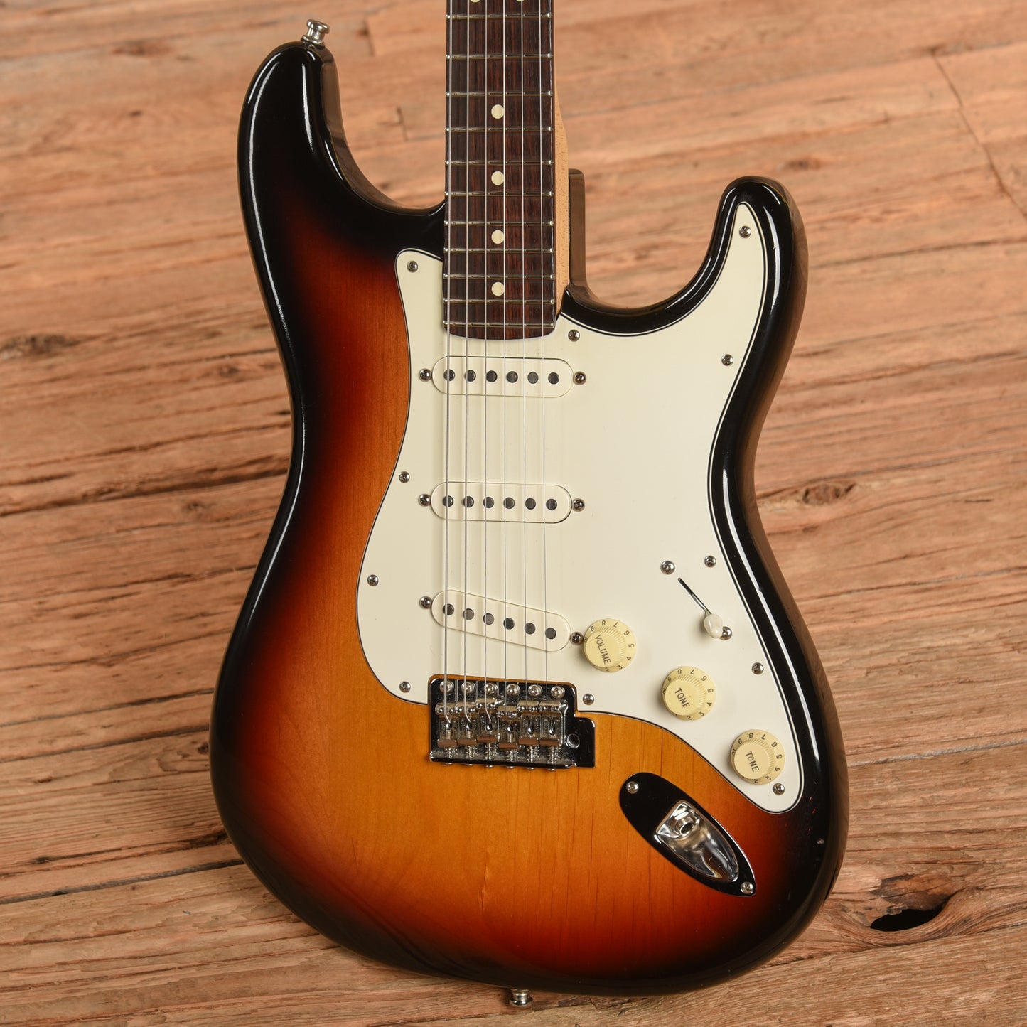 Fender Highway One Stratocaster Sunburst 2006 Electric Guitars / Solid Body