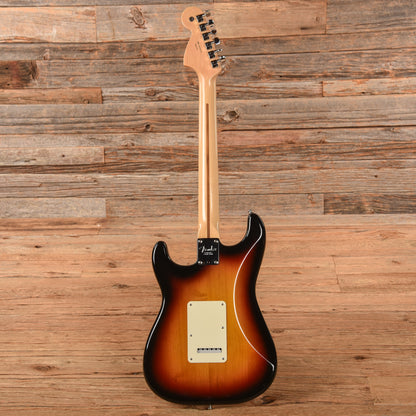 Fender Highway One Stratocaster Sunburst 2006 Electric Guitars / Solid Body