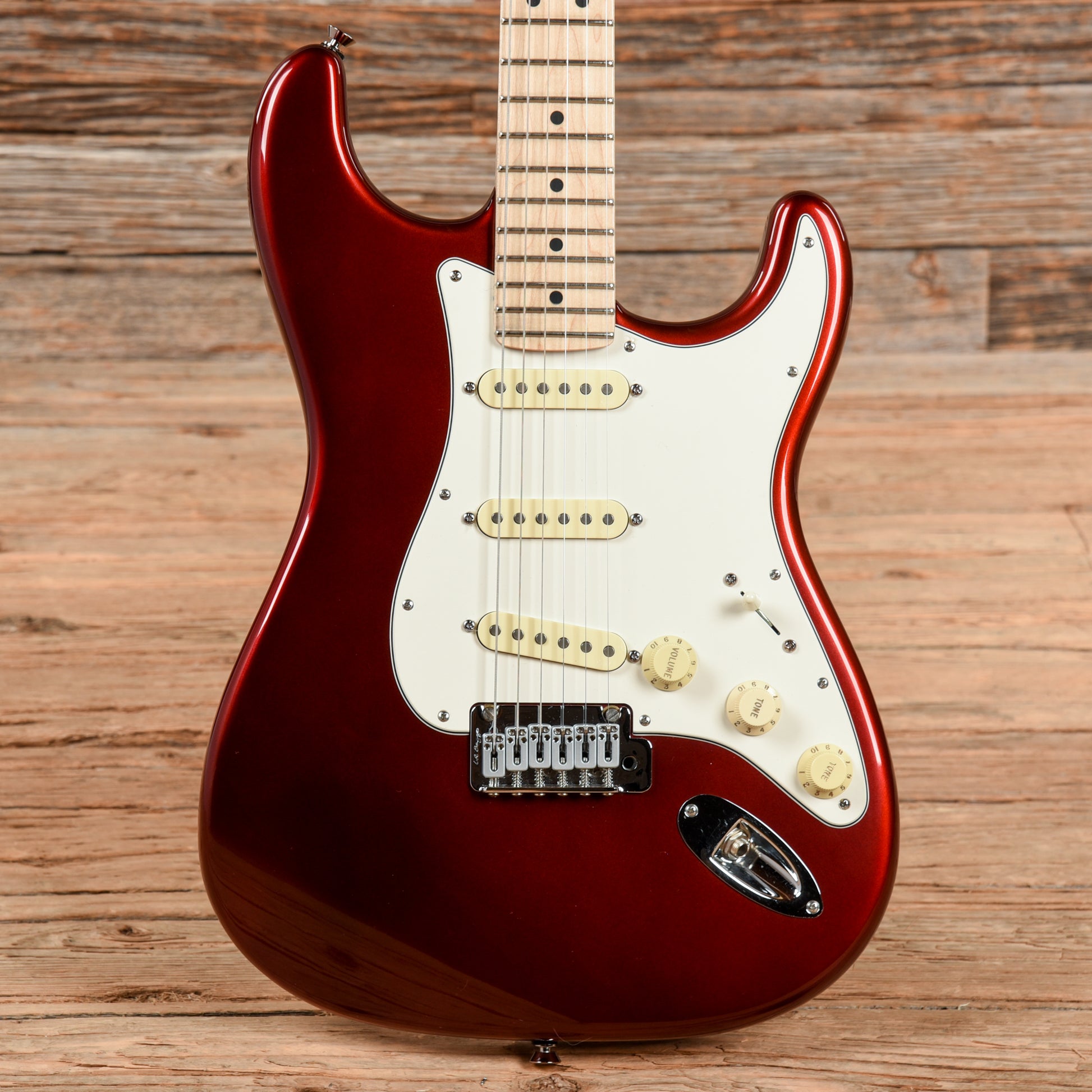 Fender Highway One Stratocaster Wine 2008 Electric Guitars / Solid Body