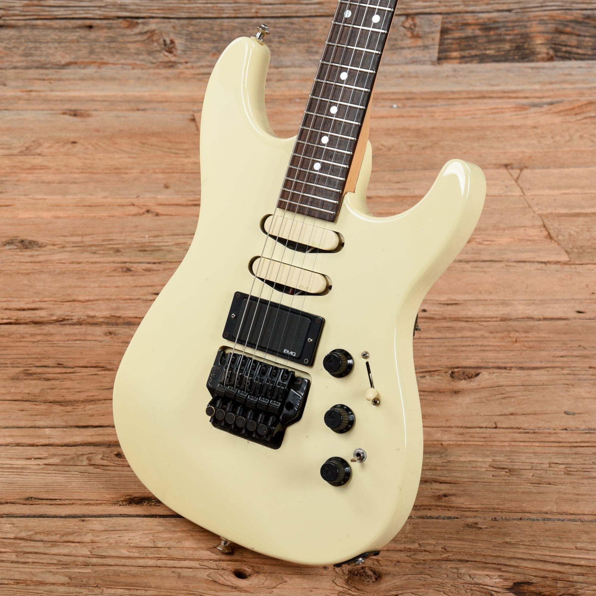 Fender HM Strat White Electric Guitars / Solid Body