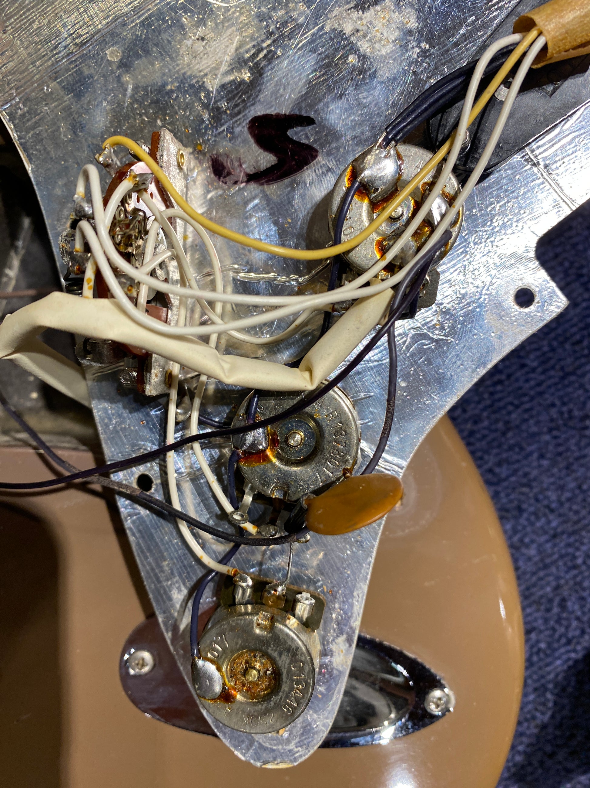 Fender International Series Stratocaster Hardtail Sahara Toupe 1981 Electric Guitars / Solid Body