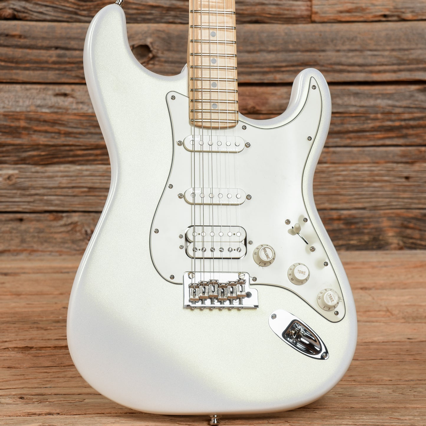 Fender Juanes Signature Stratocaster Luna White 2023 Electric Guitars / Solid Body