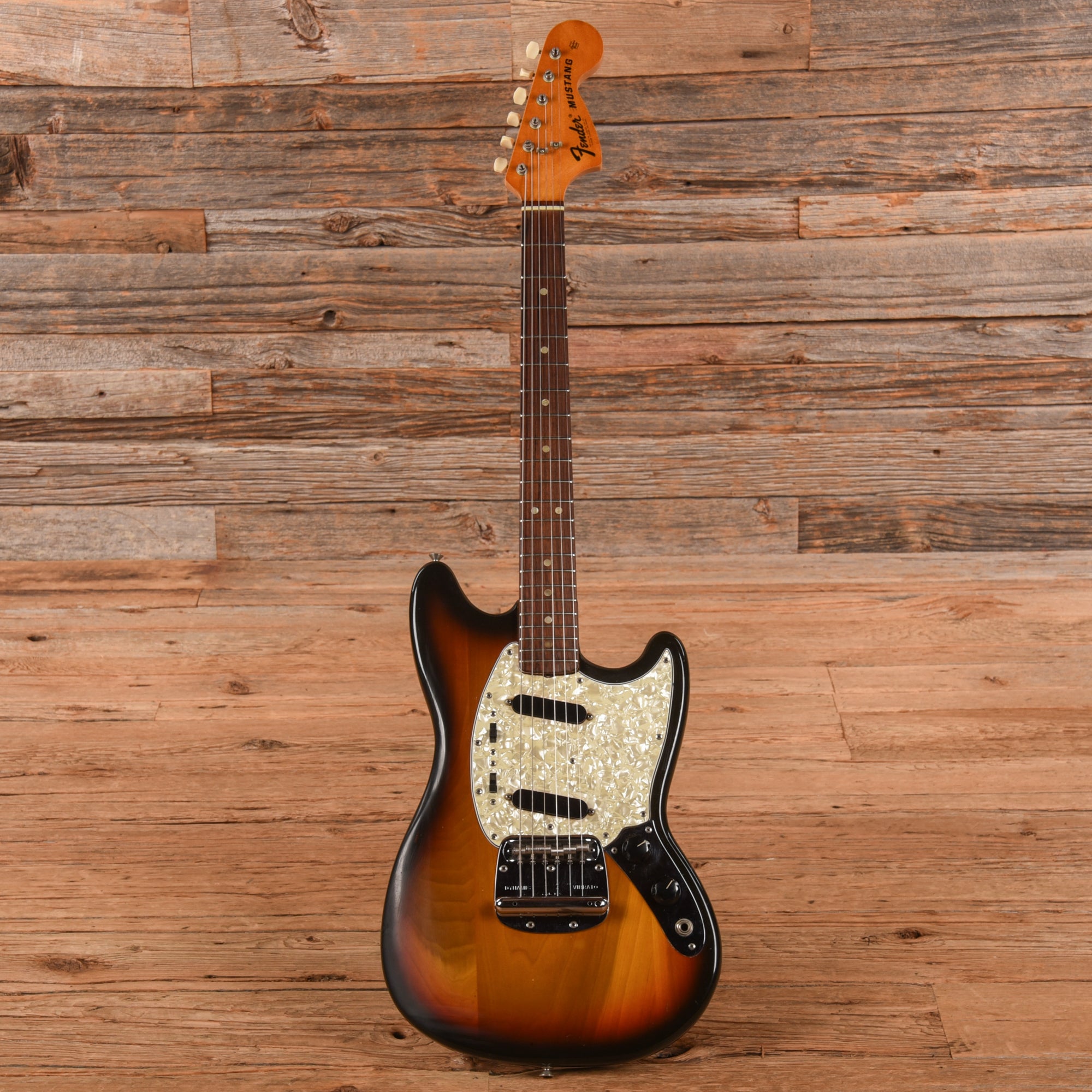 Fender Mustang Sunburst 1977 – Chicago Music Exchange