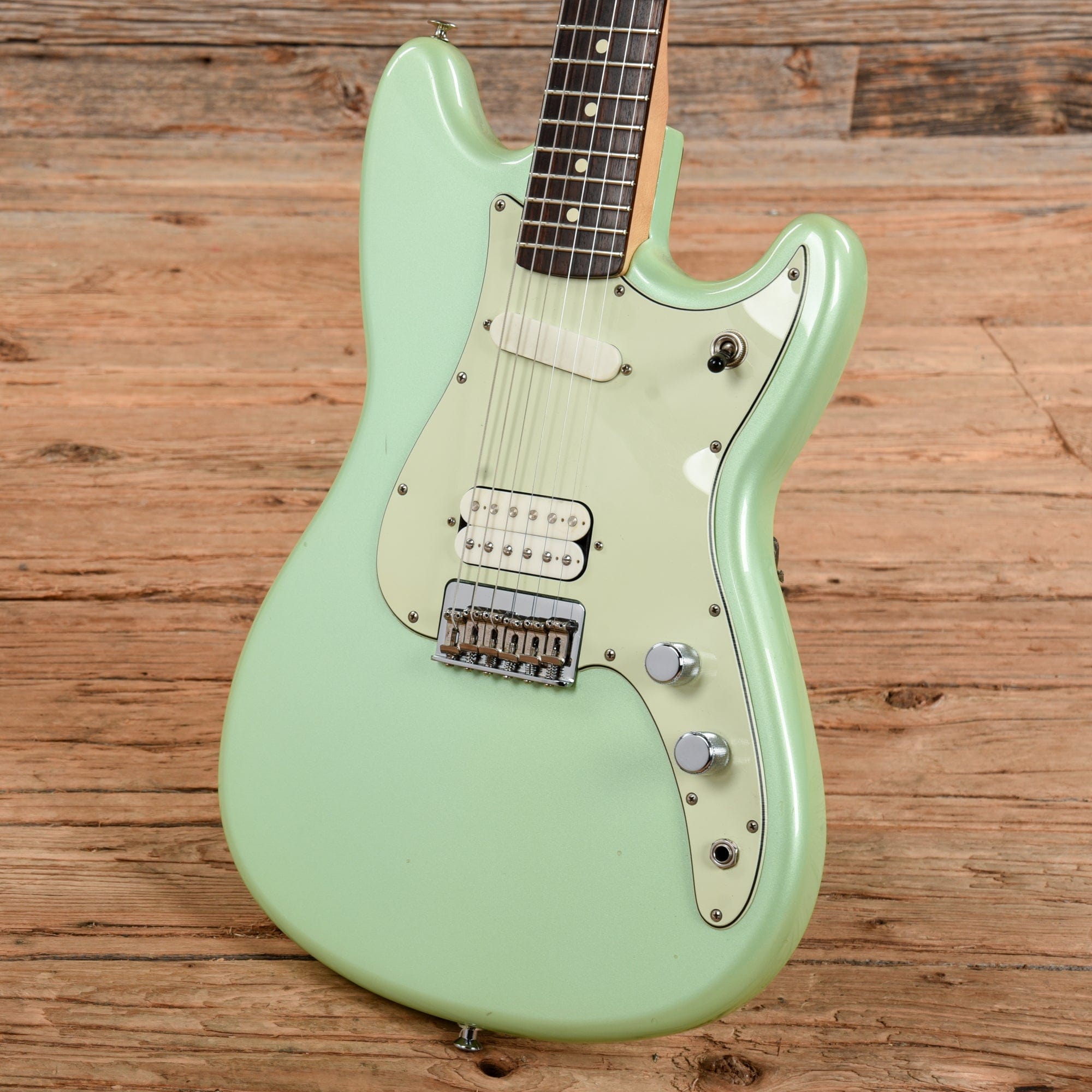 ギター Fender Mexico Duo-Sonic Surf Pearl 2018 Fender Duo-Sonic HS - Surf Pearl with Rosewood Fingerboard