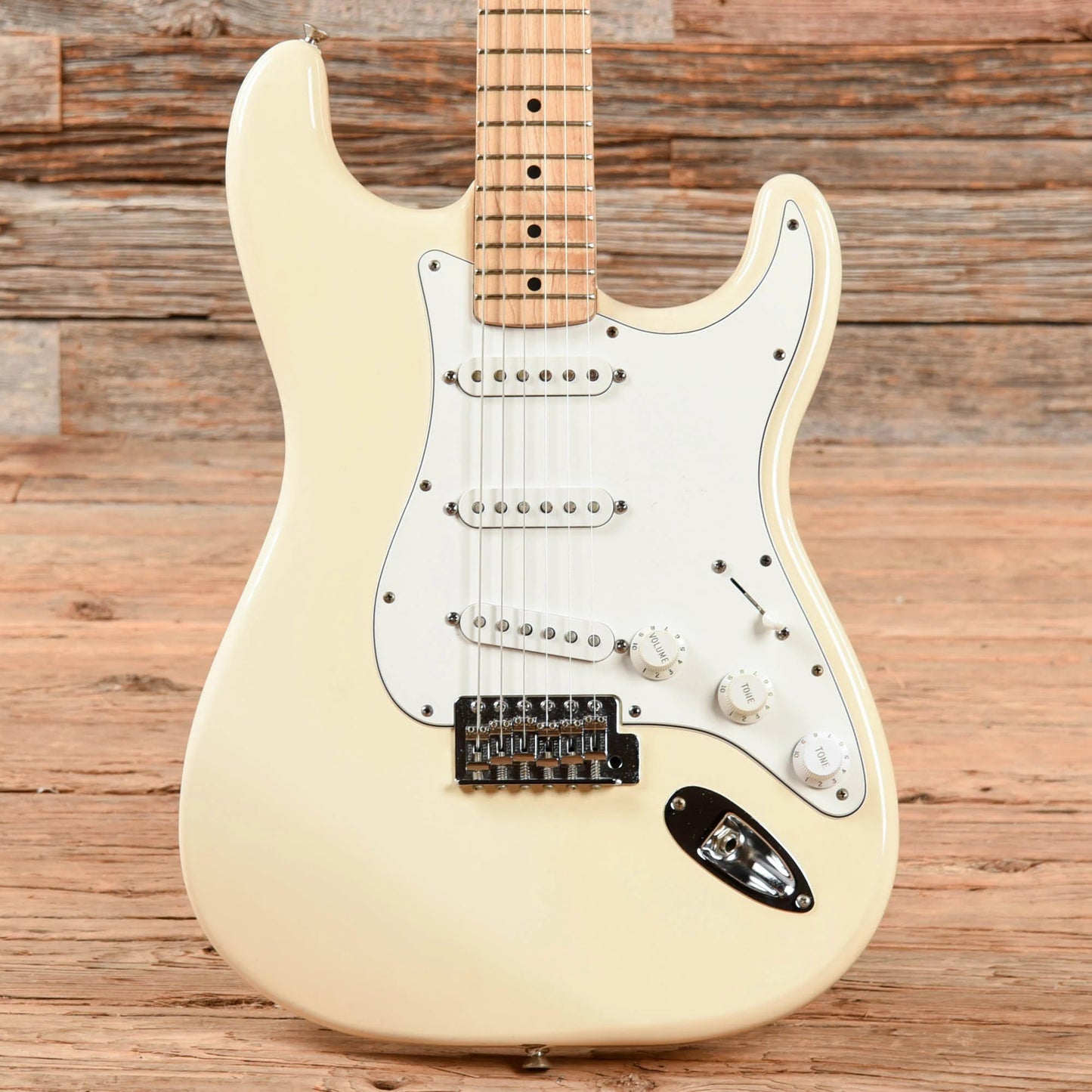 Fender Standard Stratocaster Arctic White 1999 Electric Guitars / Solid Body