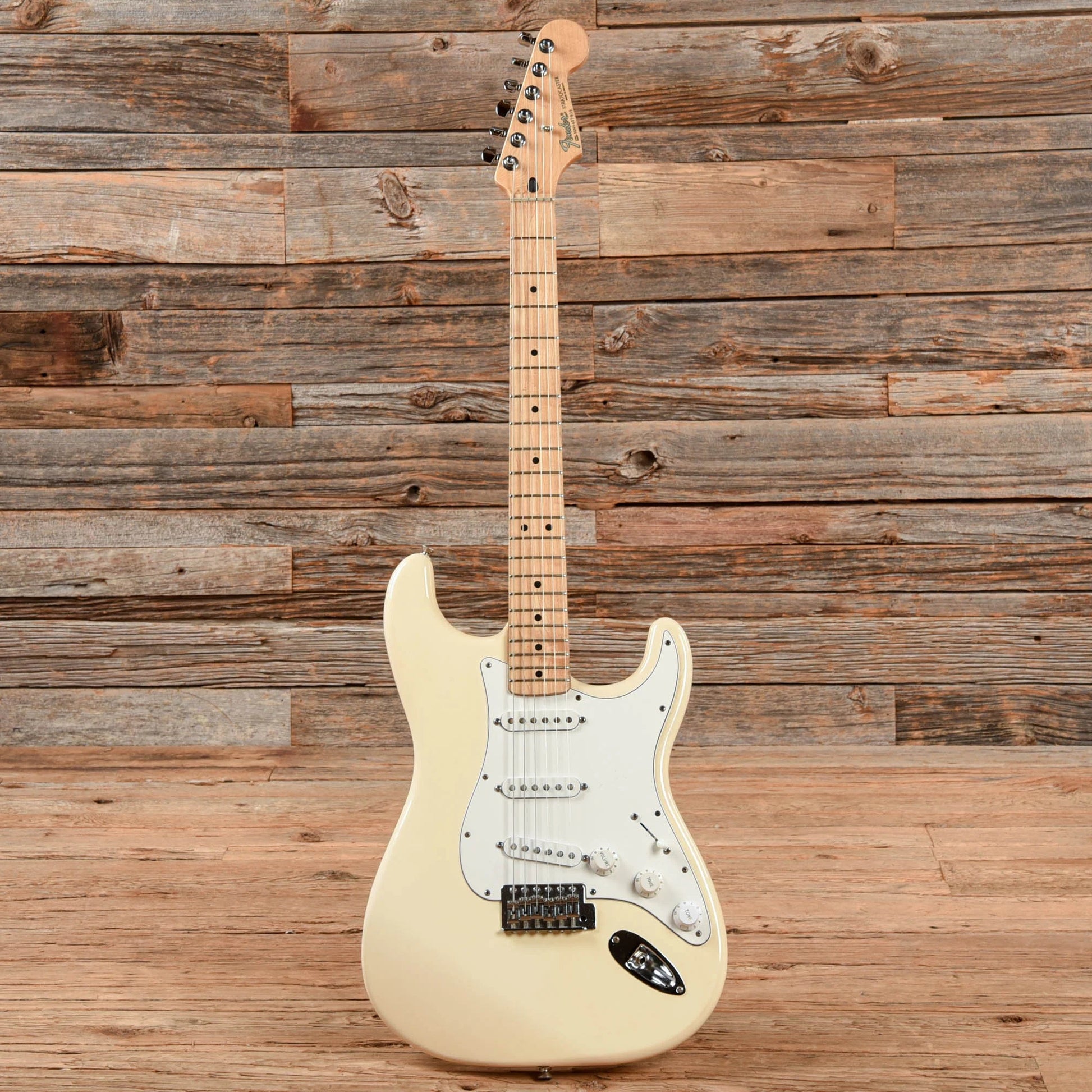 Fender Standard Stratocaster Arctic White 1999 Electric Guitars / Solid Body