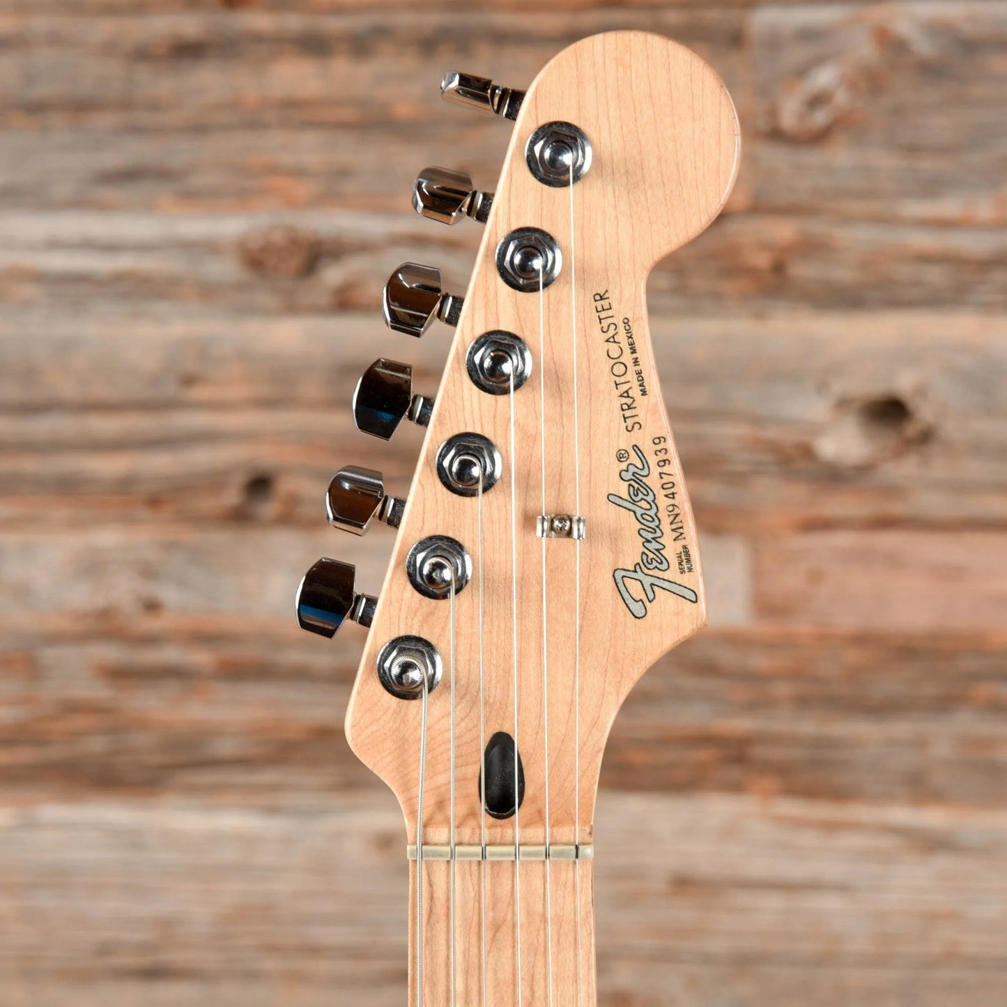 Fender Standard Stratocaster Arctic White 1999 Electric Guitars / Solid Body