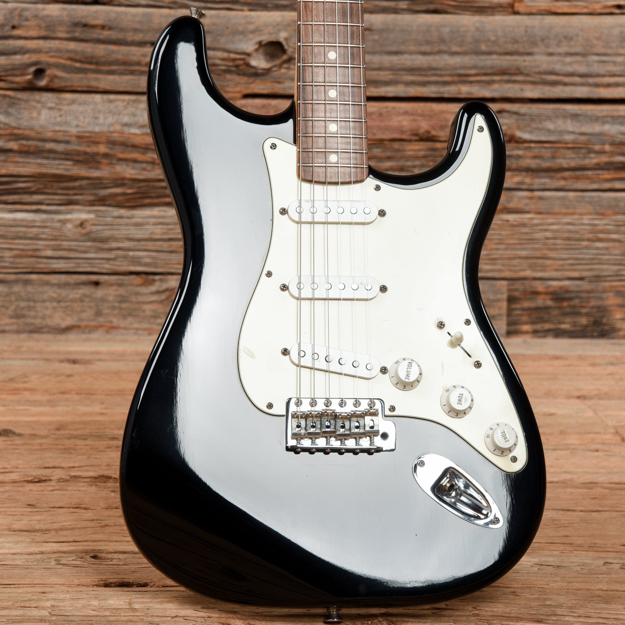 Fender Standard Stratocaster Black 2004 Electric Guitars / Solid Body