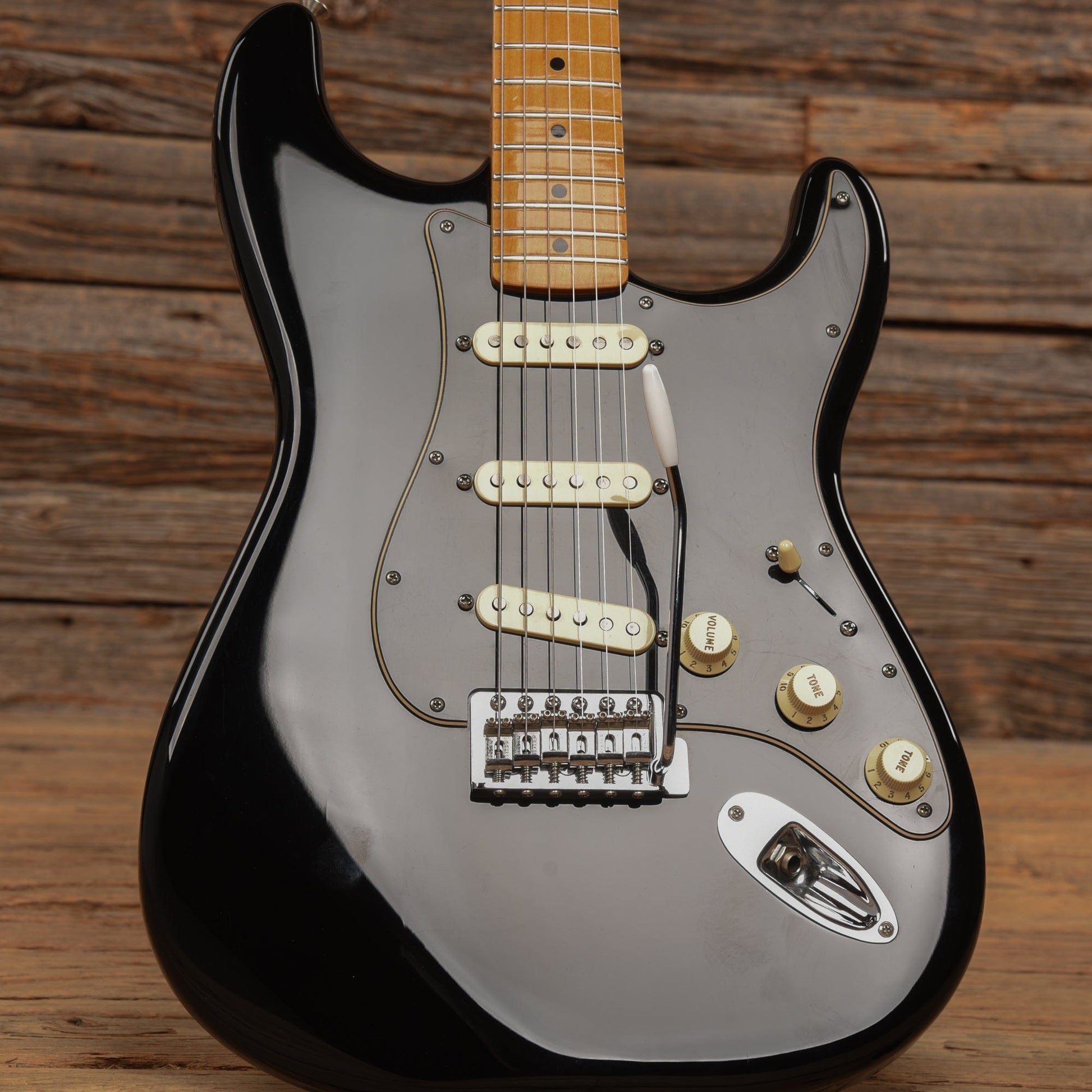 Fender Standard Stratocaster Black 2012 Electric Guitars / Solid Body