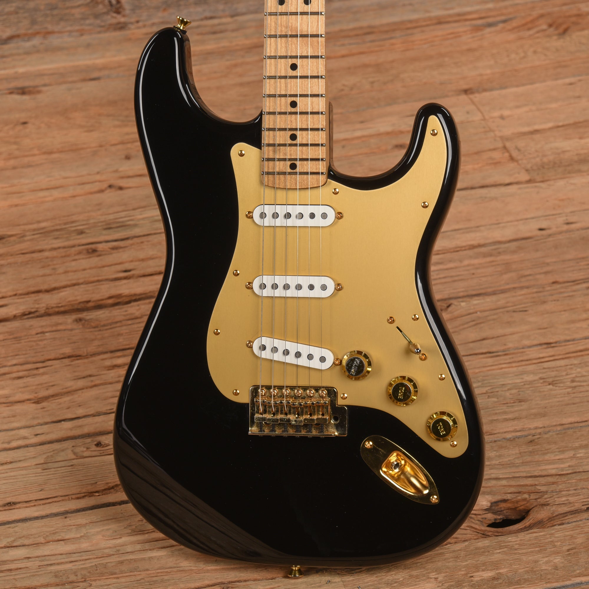 Fender Standard Stratocaster Black 2015 Electric Guitars / Solid Body