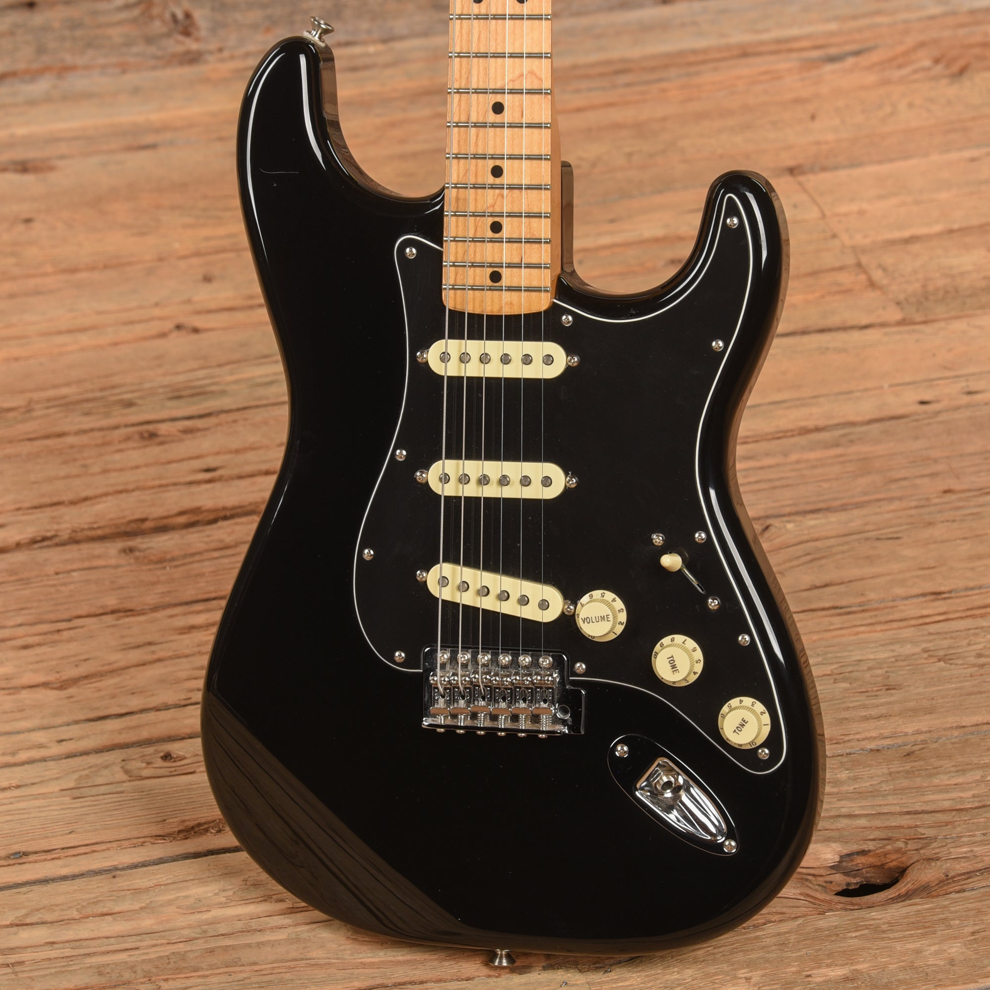 Fender Standard Stratocaster Black 2018 Electric Guitars / Solid Body