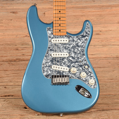 Fender Standard Stratocaster Blue 1998 Electric Guitars / Solid Body
