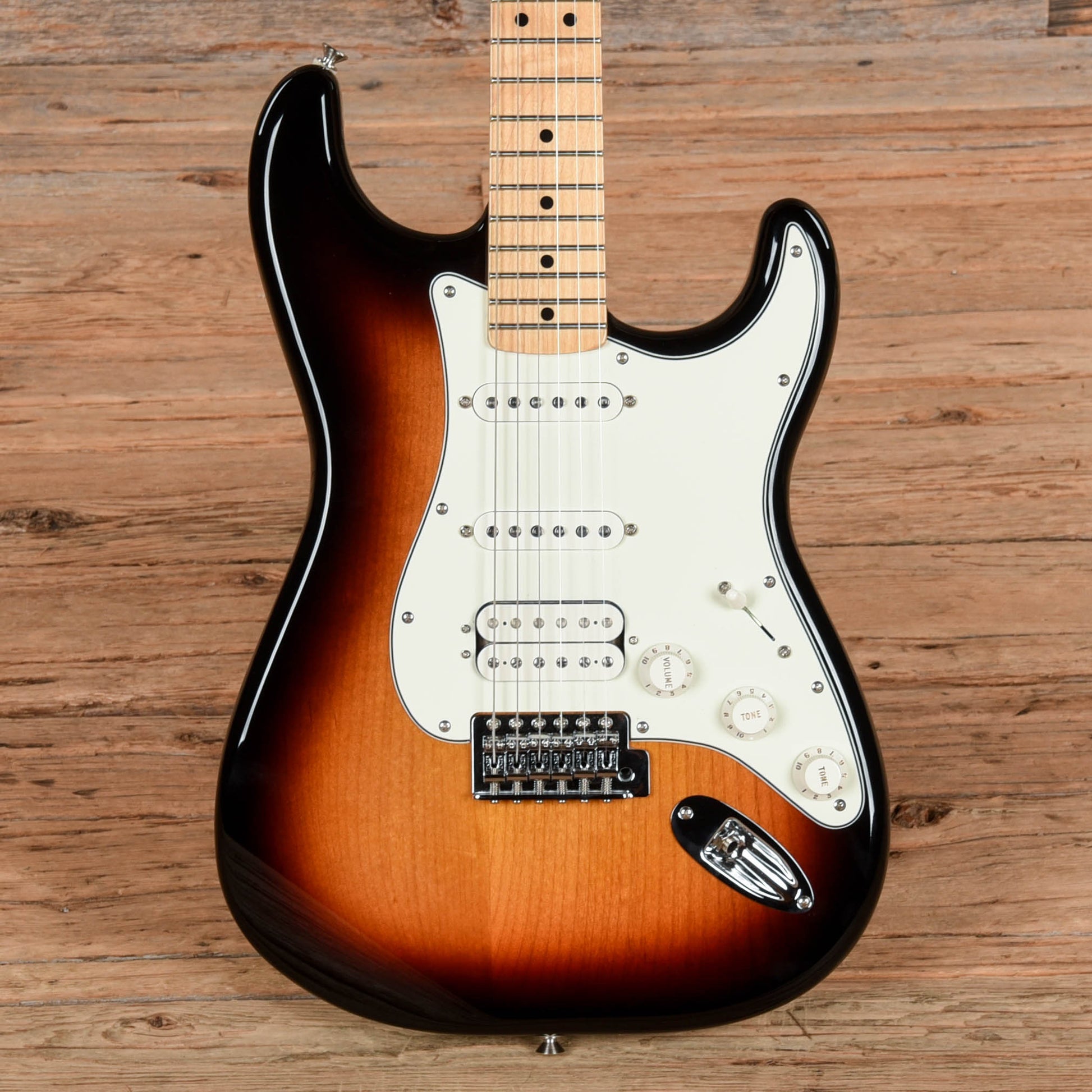 Fender Standard Stratocaster HSS Sunburst 2017 Electric Guitars / Solid Body