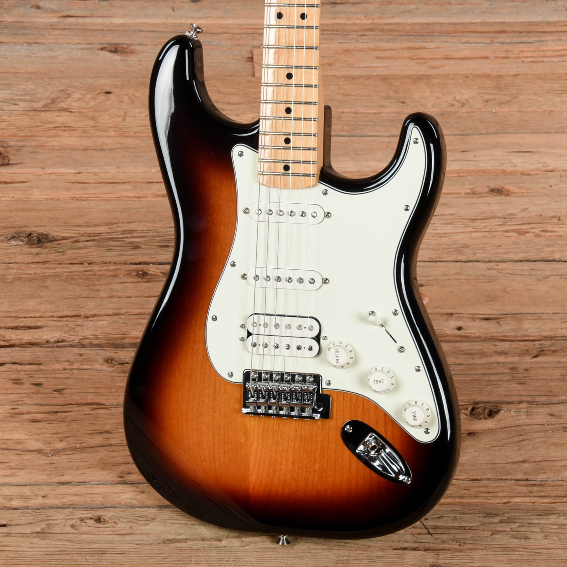 Fender Standard Stratocaster HSS Sunburst 2017 Electric Guitars / Solid Body