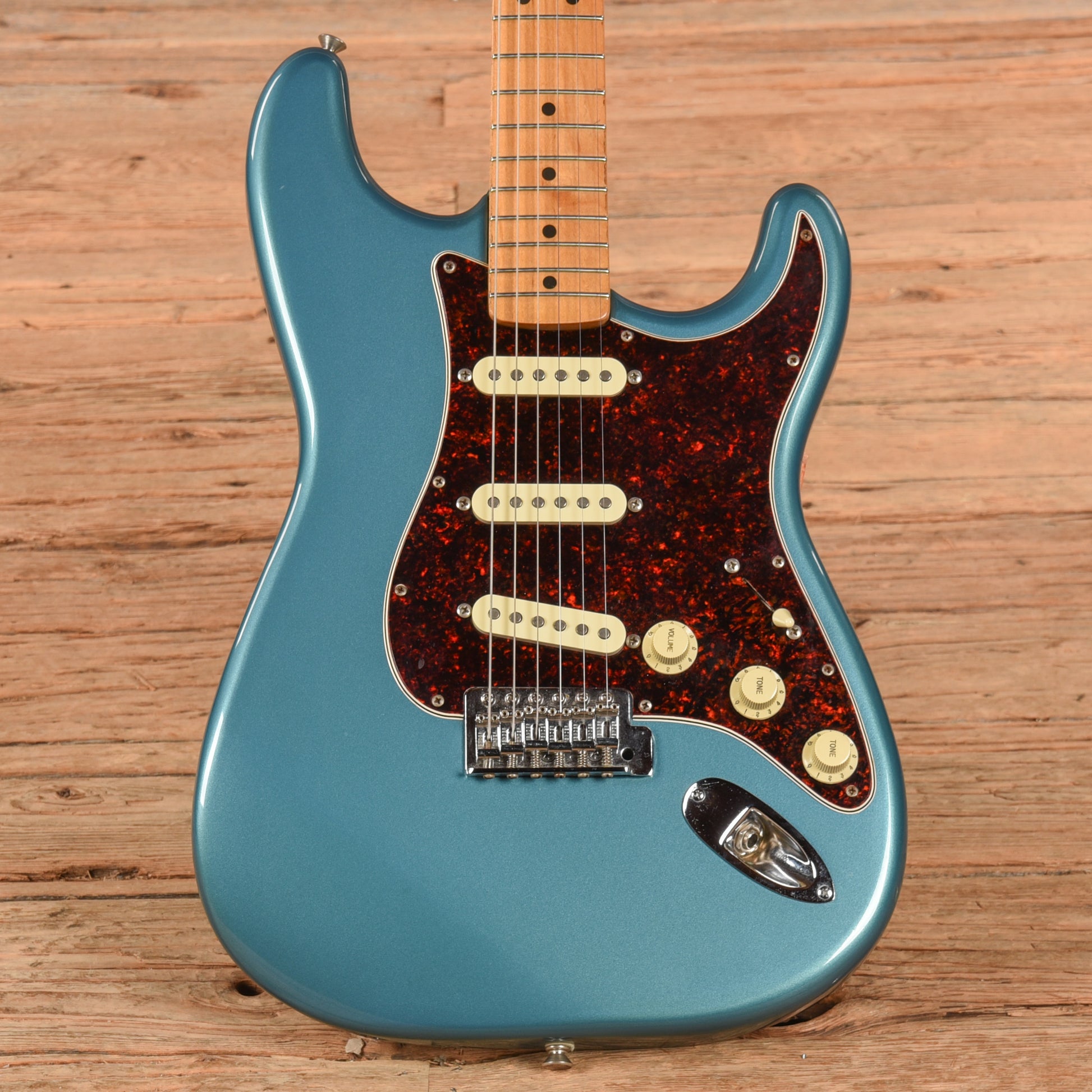 Fender Standard Stratocaster Lake Placid Blue 1992 Electric Guitars / Solid Body