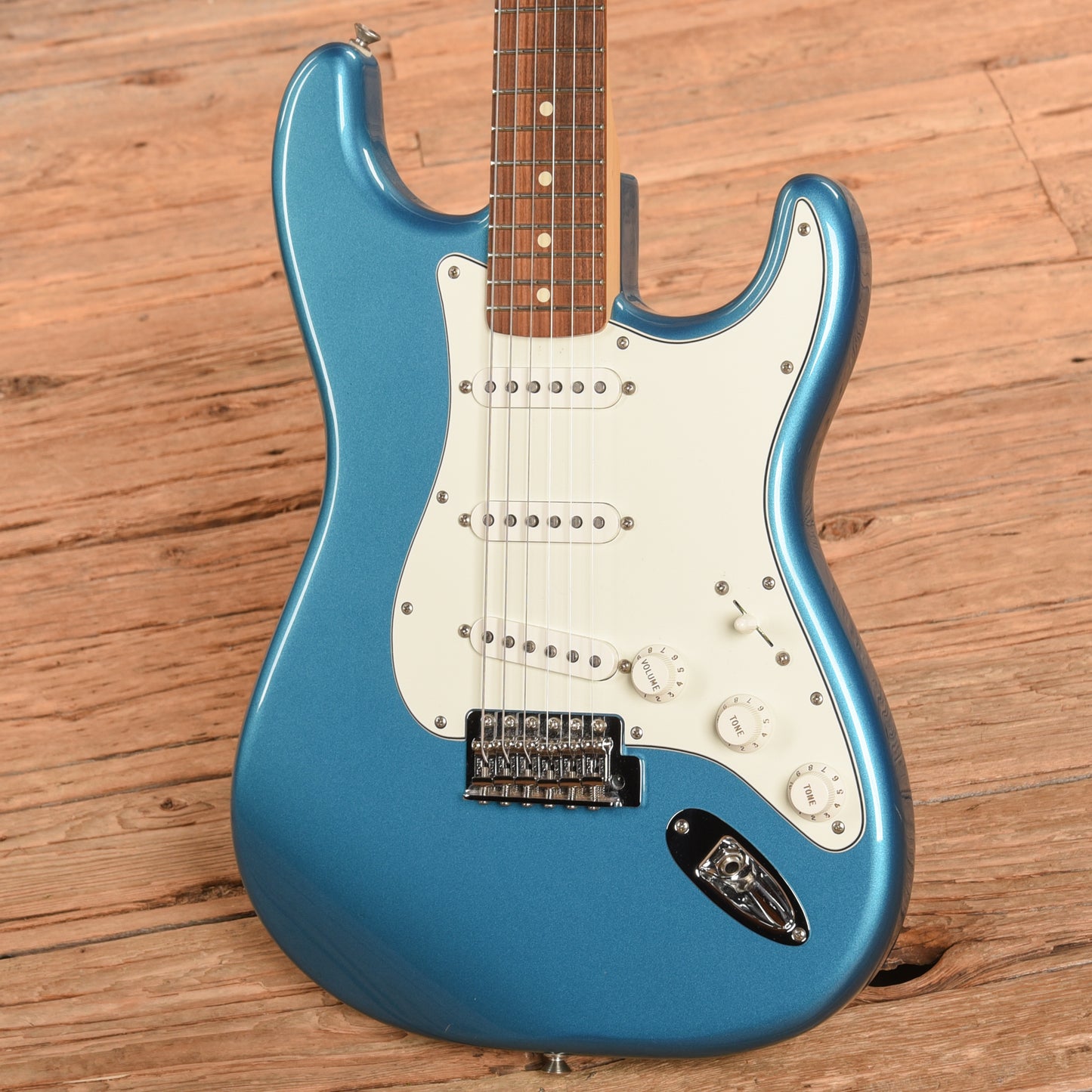 Fender Standard Stratocaster Lake Placid Blue 2017 Electric Guitars / Solid Body