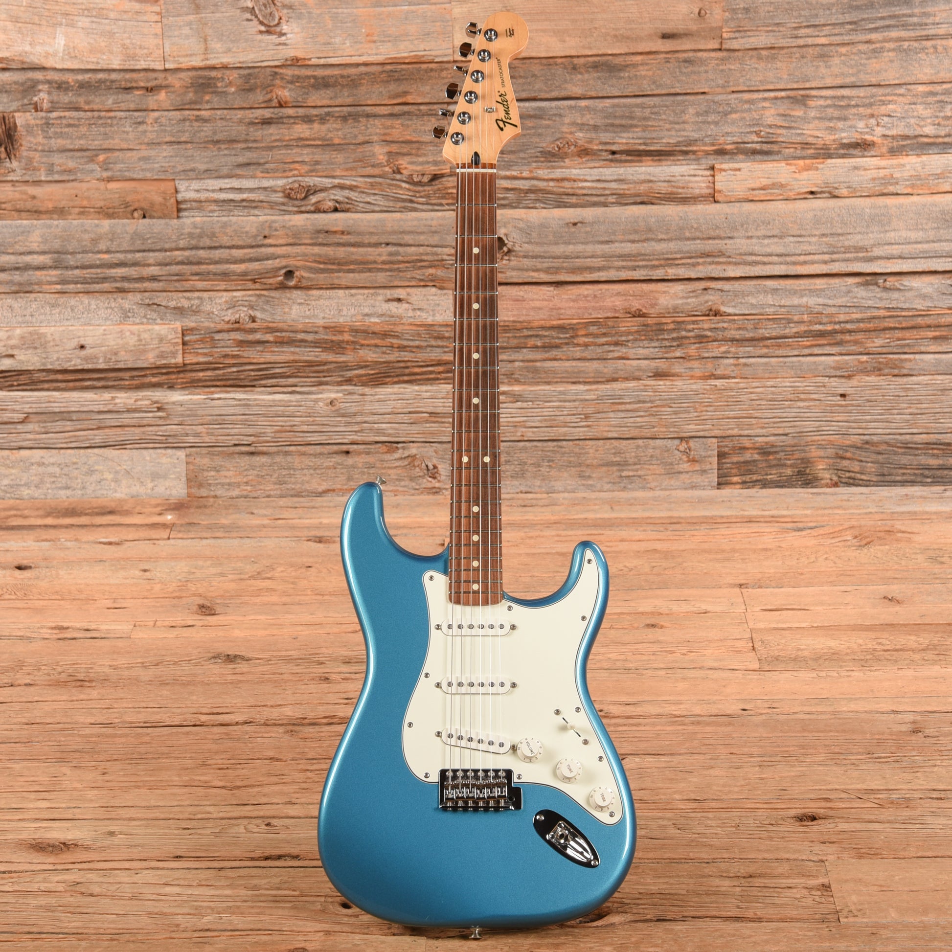 Fender Standard Stratocaster Lake Placid Blue 2017 Electric Guitars / Solid Body