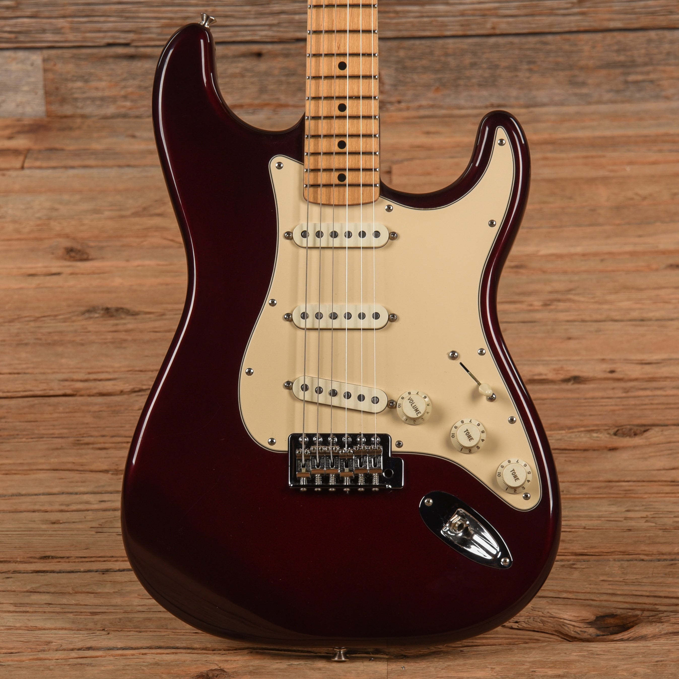Fender Standard Stratocaster Midnight Wine 2005 Electric Guitars / Solid Body