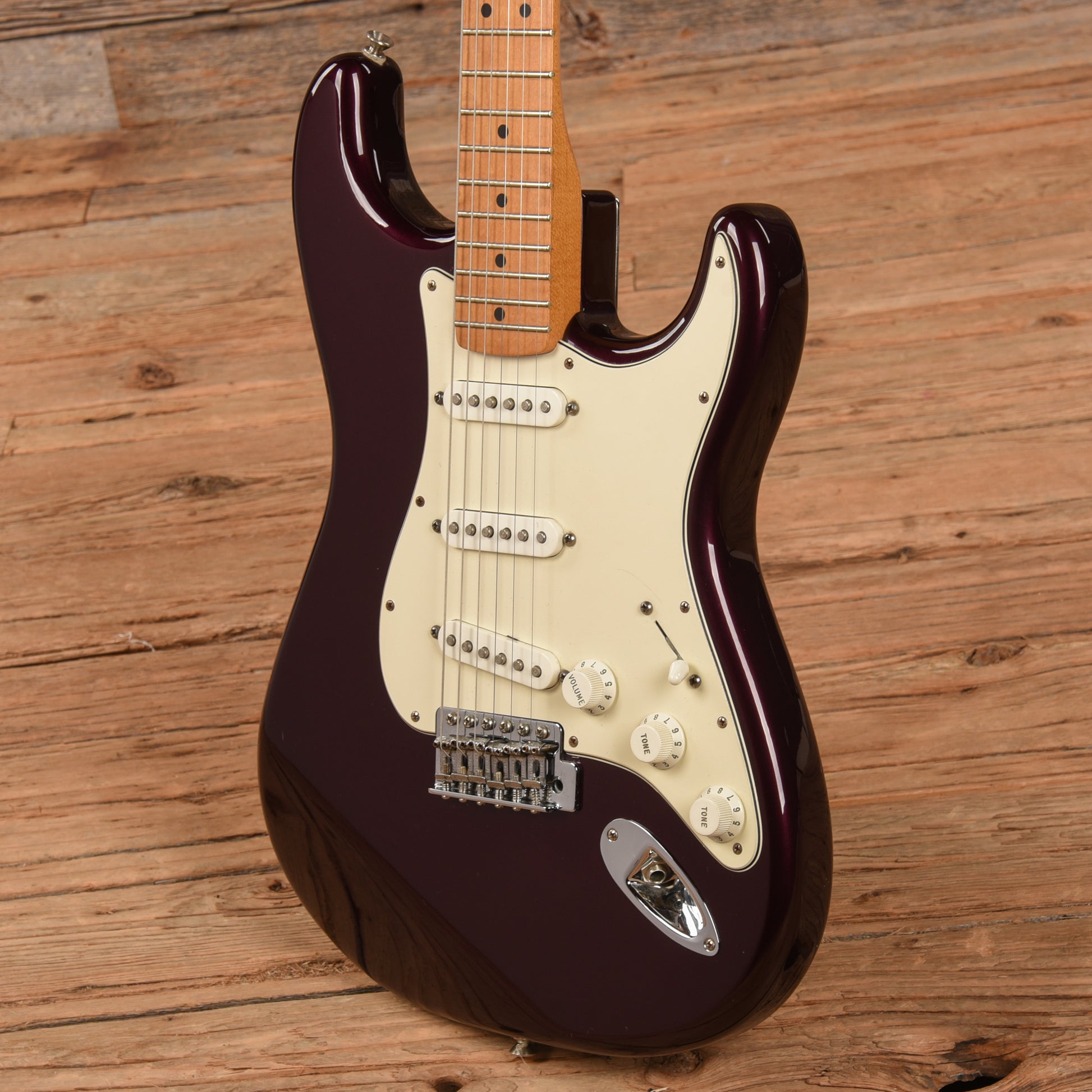 Fender Standard Stratocaster Midnight Wine 2010 Electric Guitars / Solid Body