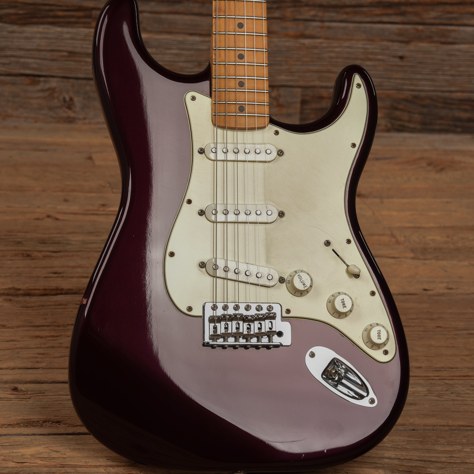 Fender Standard Stratocaster Midnight Wine 2010 Electric Guitars / Solid Body