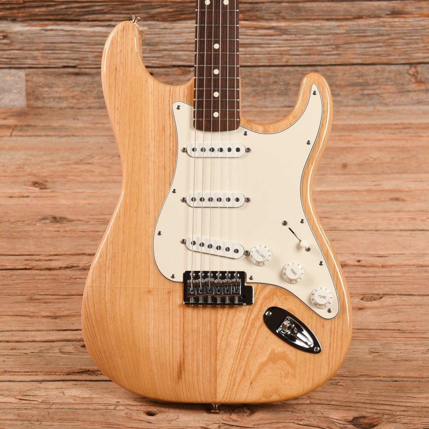 Fender Standard Stratocaster Natural 2004 Electric Guitars / Solid Body