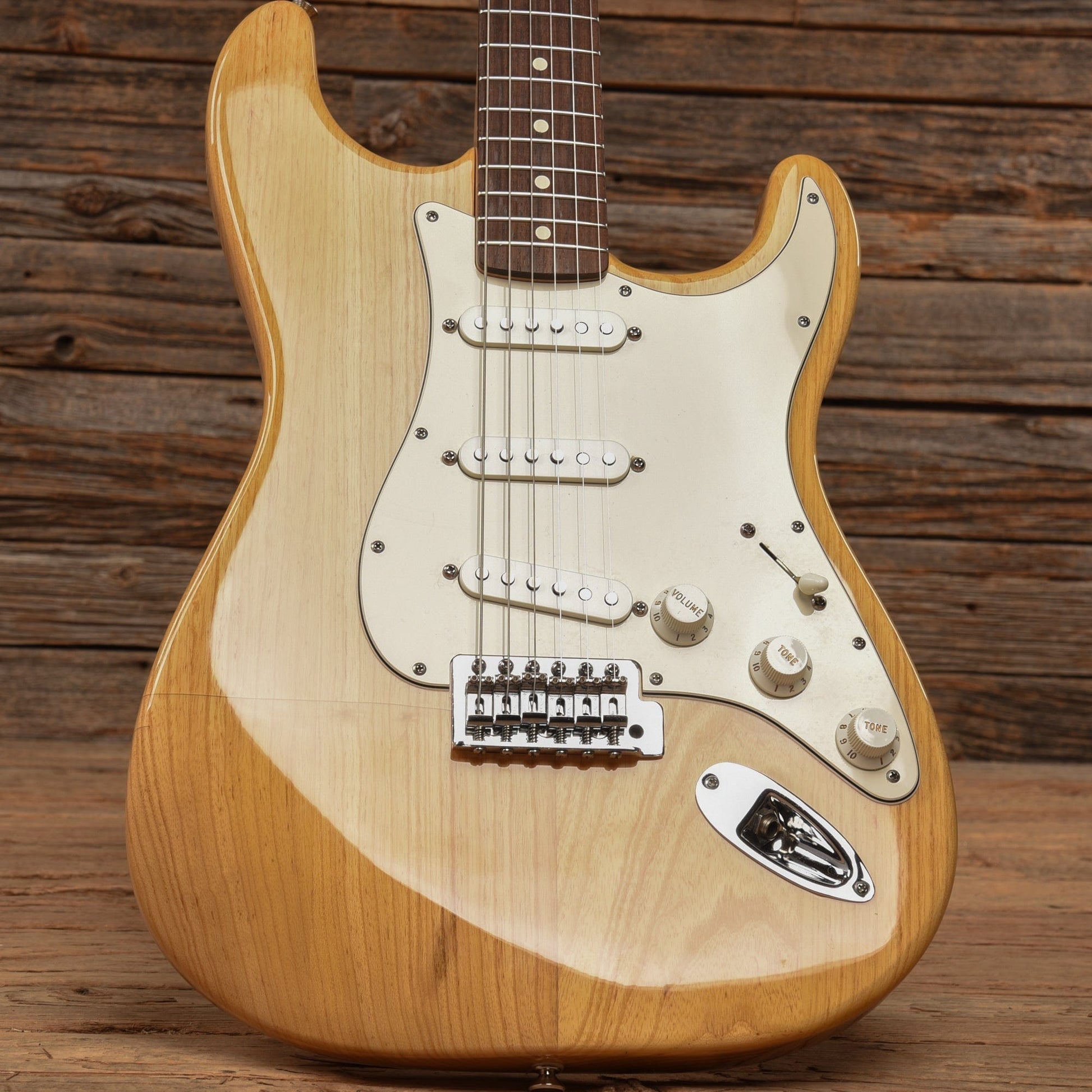 Fender Standard Stratocaster Natural 2004 Electric Guitars / Solid Body