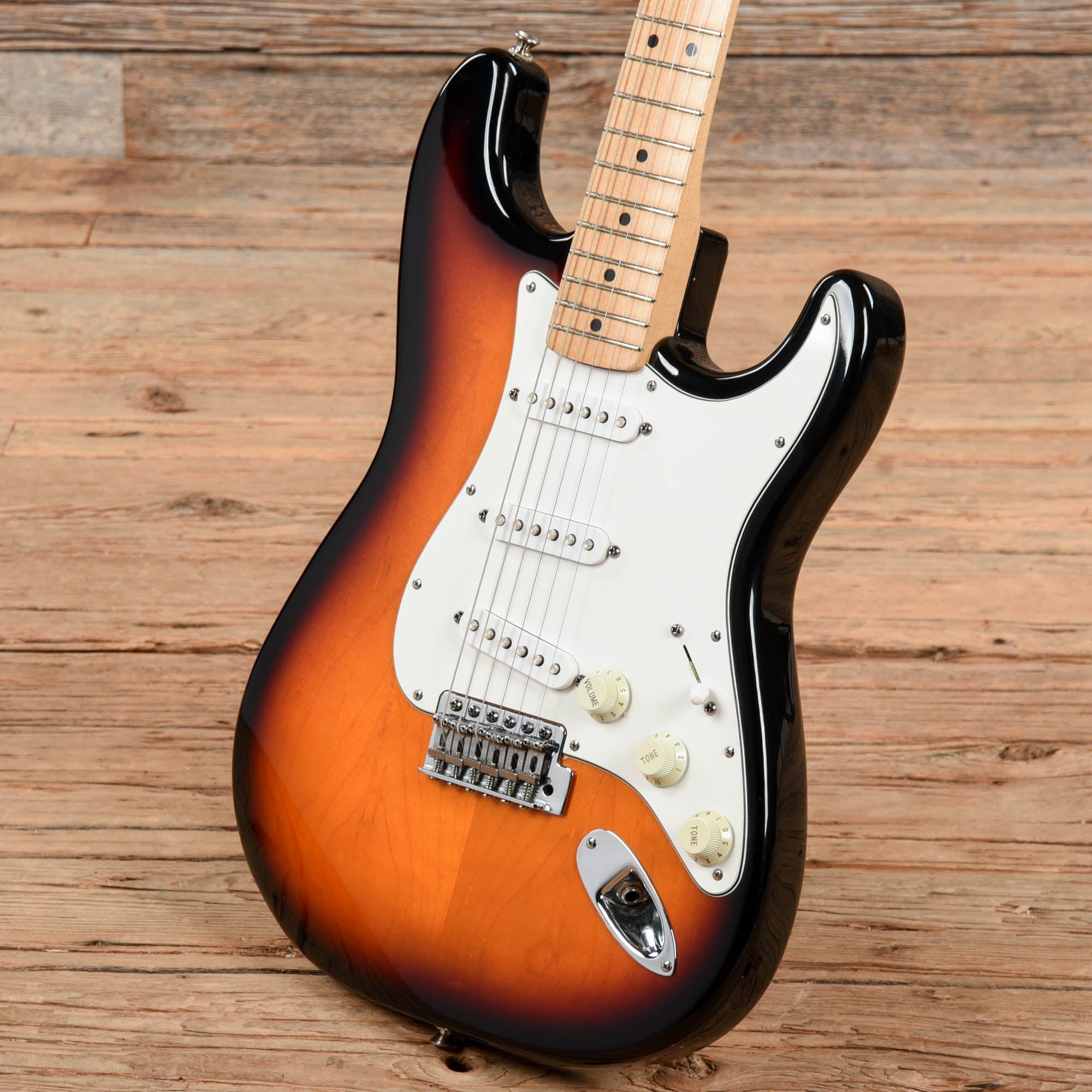 Fender Standard Stratocaster Sunburst 1995 Electric Guitars / Solid Body