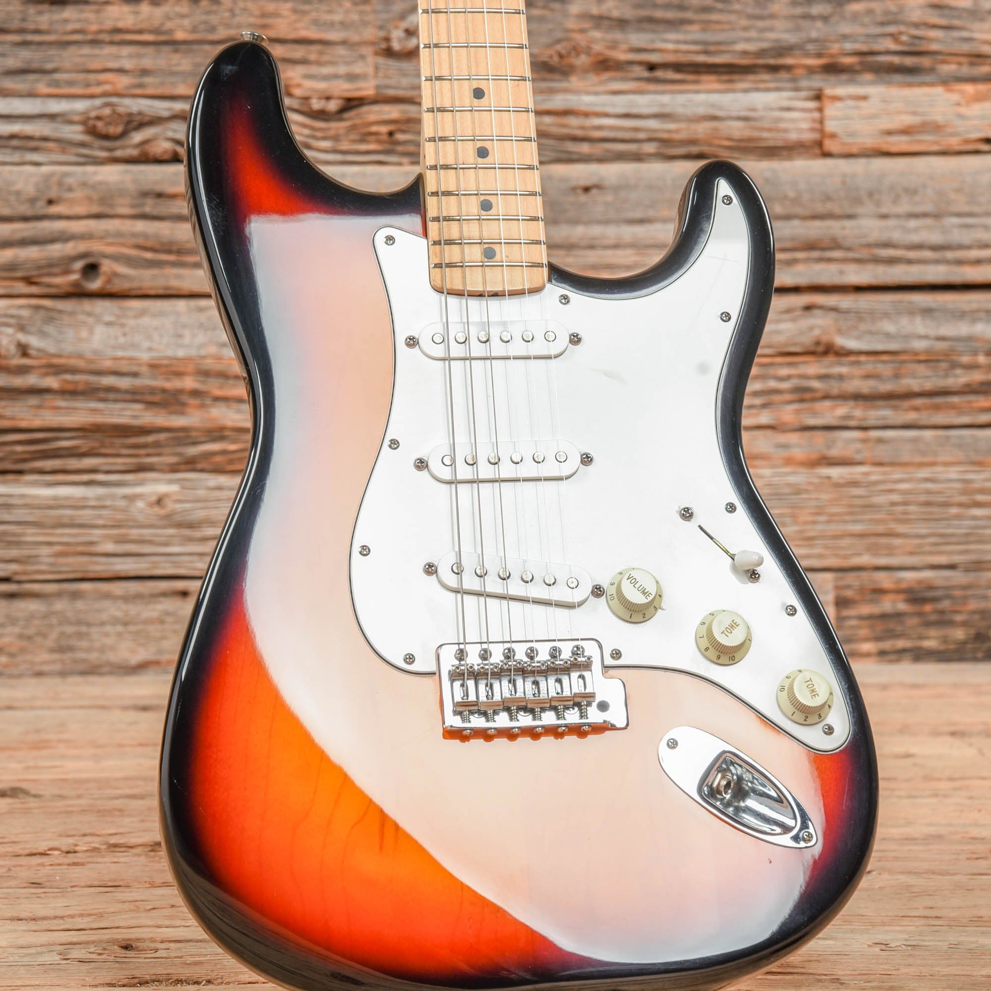 Fender Standard Stratocaster Sunburst 1995 Electric Guitars / Solid Body