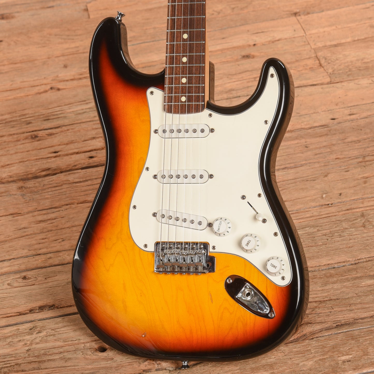 Fender Standard Stratocaster Sunburst 2001 Electric Guitars / Solid Body