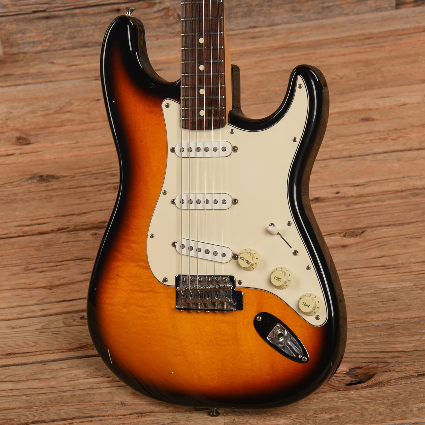 Fender Standard Stratocaster Sunburst 2006 Electric Guitars / Solid Body