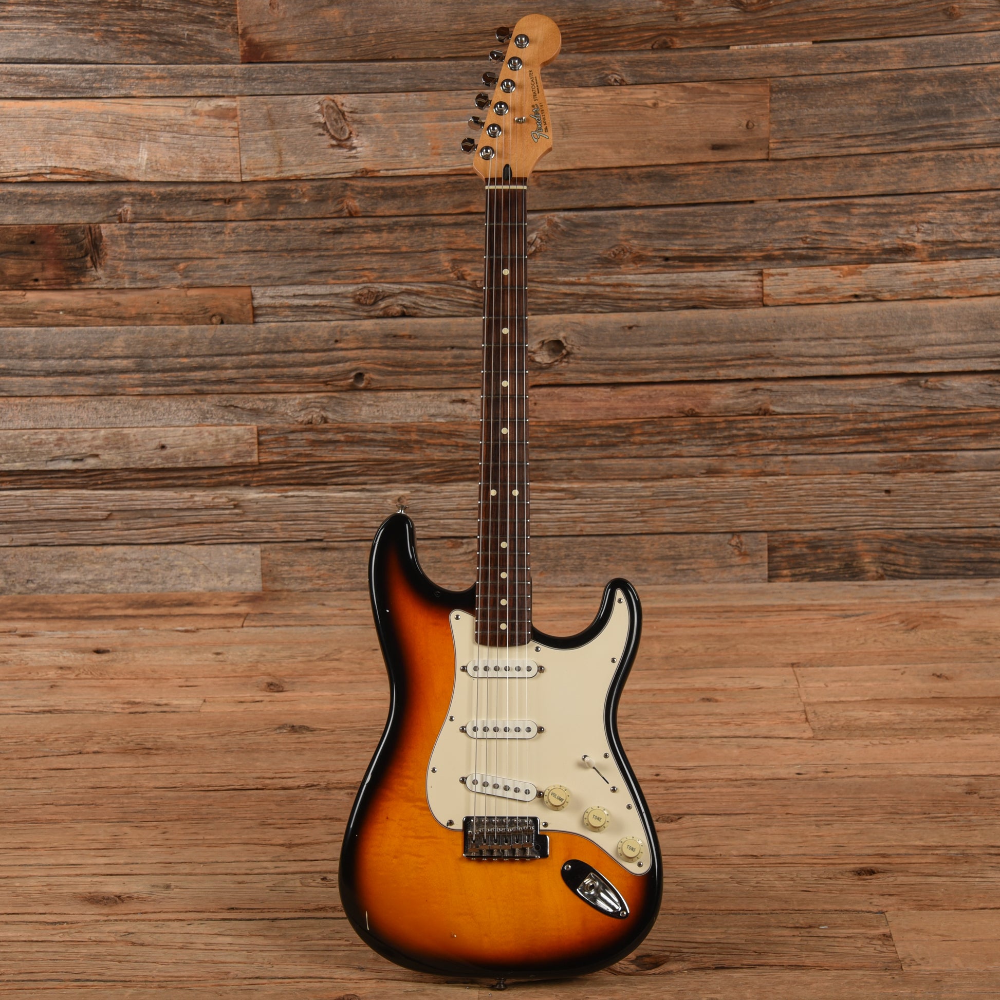 Fender Standard Stratocaster Sunburst 2006 Electric Guitars / Solid Body
