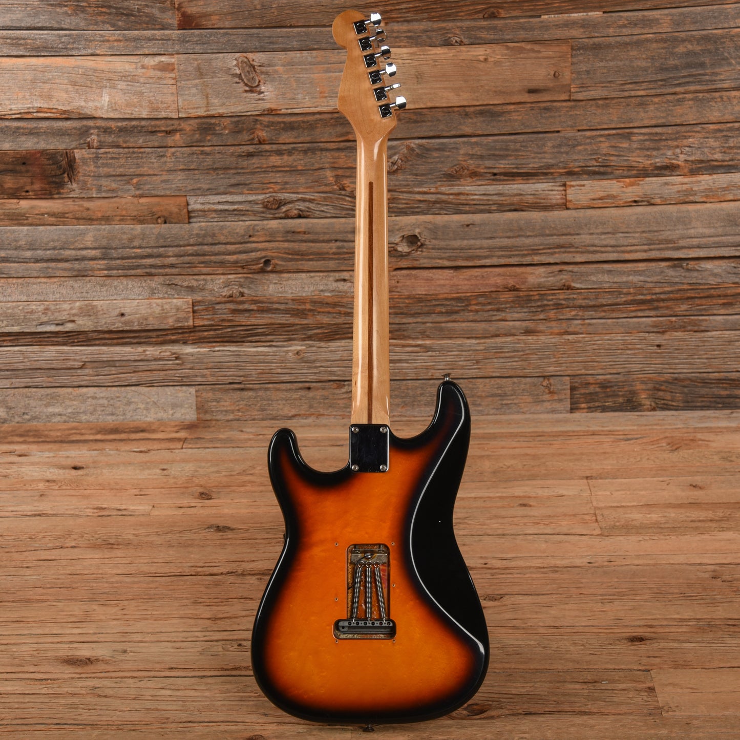 Fender Standard Stratocaster Sunburst 2006 Electric Guitars / Solid Body